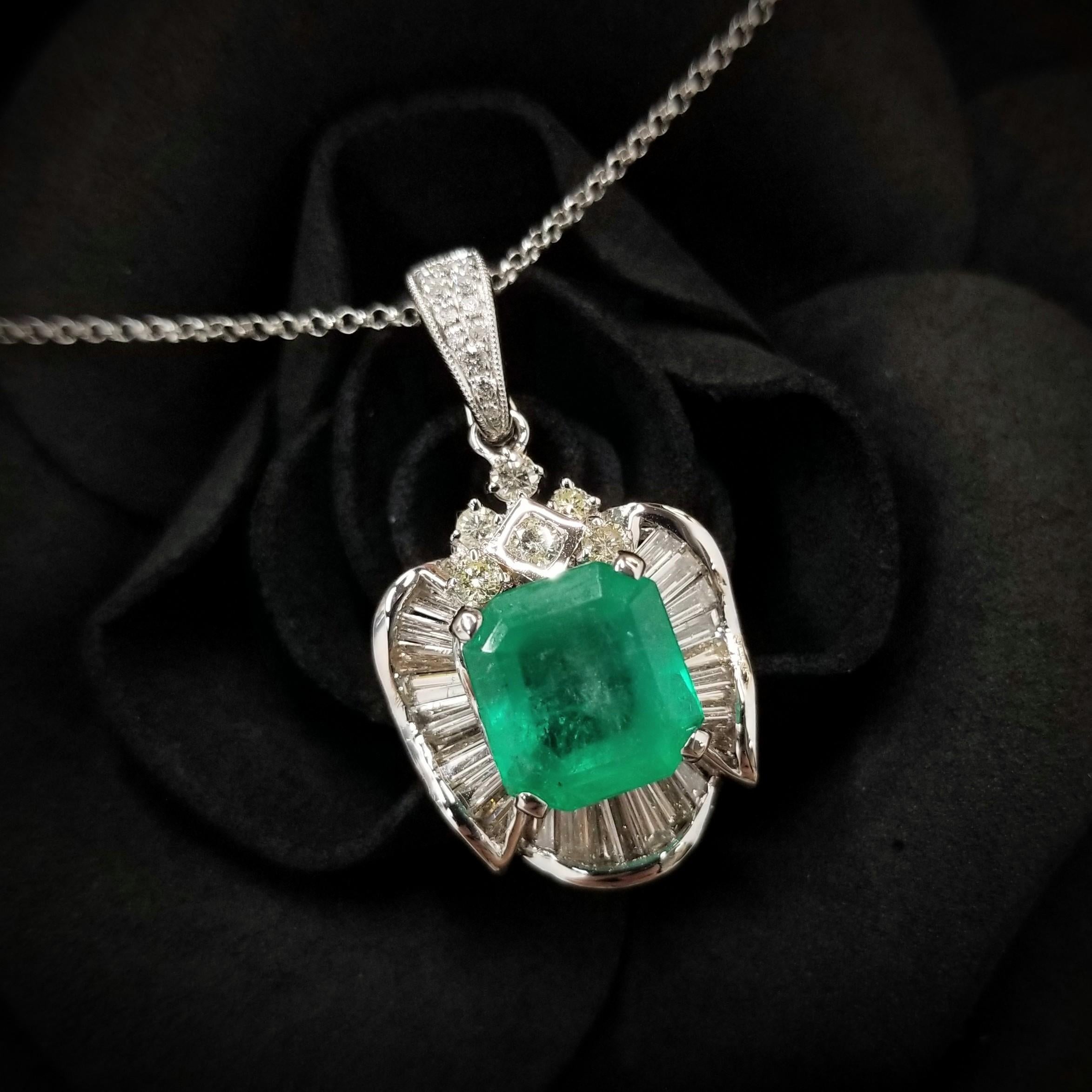 Modern IGI Certified 3.97 Carat Colombian Emerald & Diamond Pendent in 18K White Gold For Sale