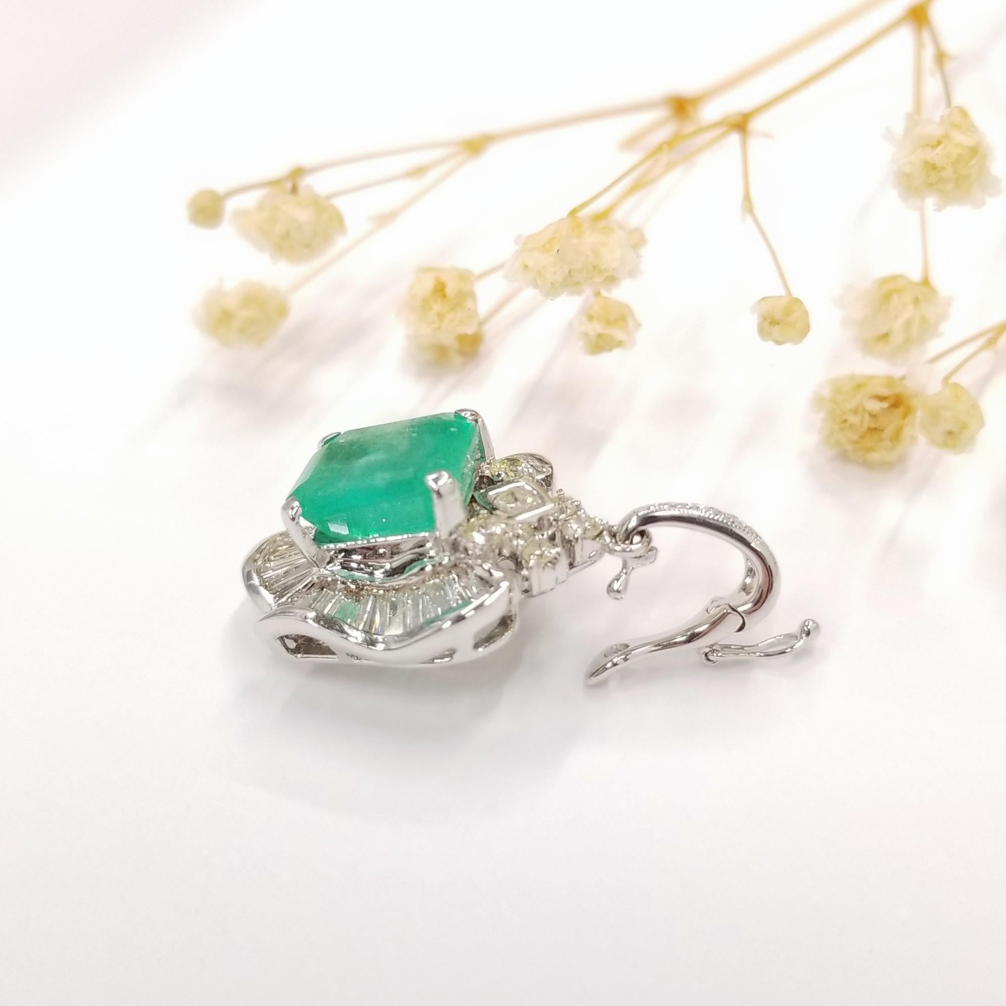 IGI-zertifizierter 3,97 Karat kolumbianischer Smaragd & Diamant-Anhänger aus 18 Karat Weißgold Damen im Angebot