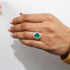 IGI zertifiziert 3ct Oval Smaragd & Diamant Halo Verlobungsring - 18K Weißgold