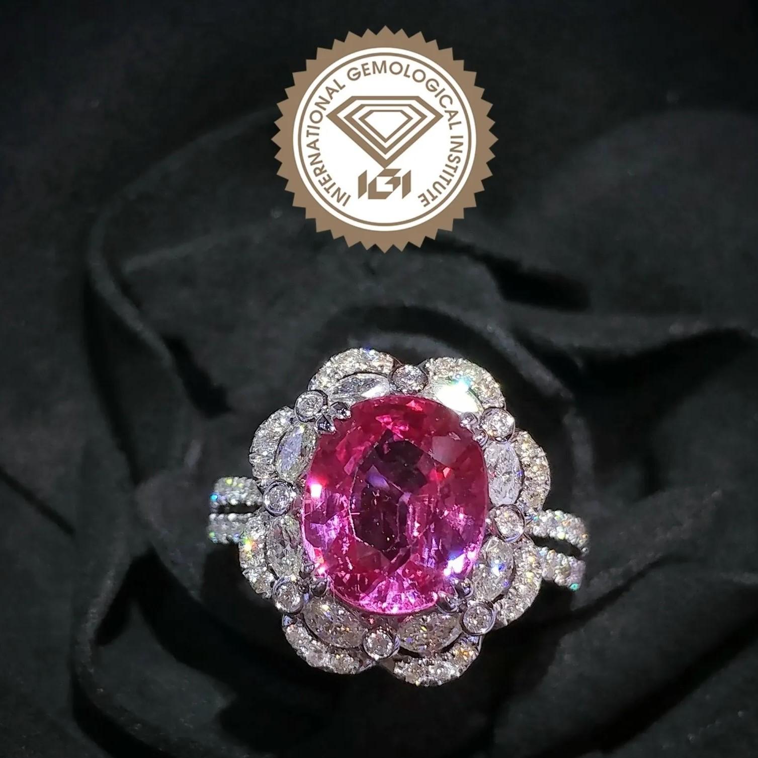 IGI Certified 4.00 Carat Unheated Pink Sapphire & Diamond Ring in 18K White Gold 2