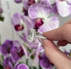 IGI Certified 4.00 Cts VVS  Natural Diamond  18K Gold Solitaire Ring