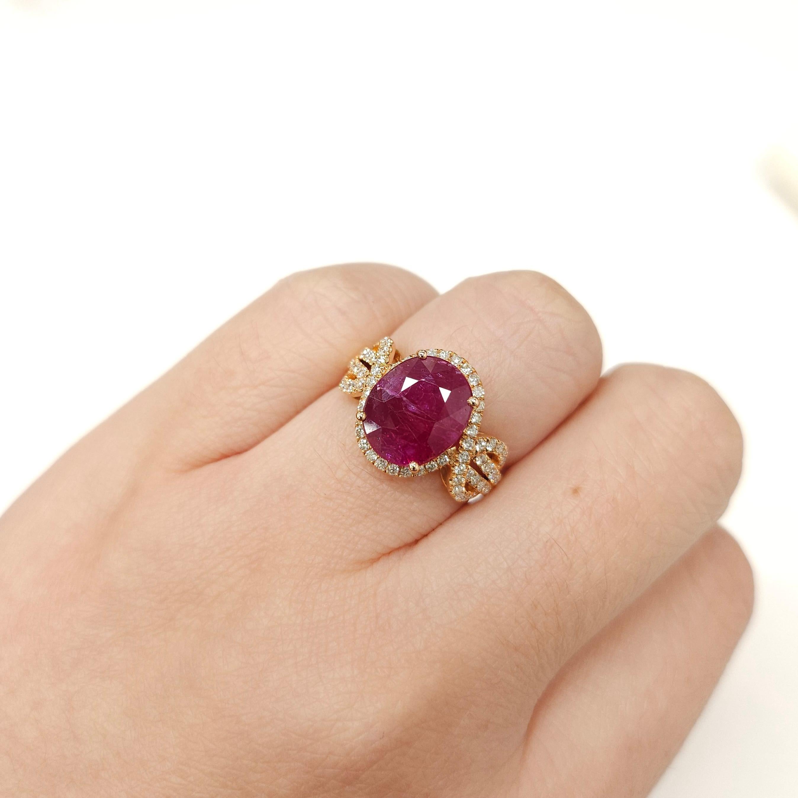 Modern IGI Certified 4.02 Carat Ruby & Diamond Ring in 18K Rose Gold For Sale
