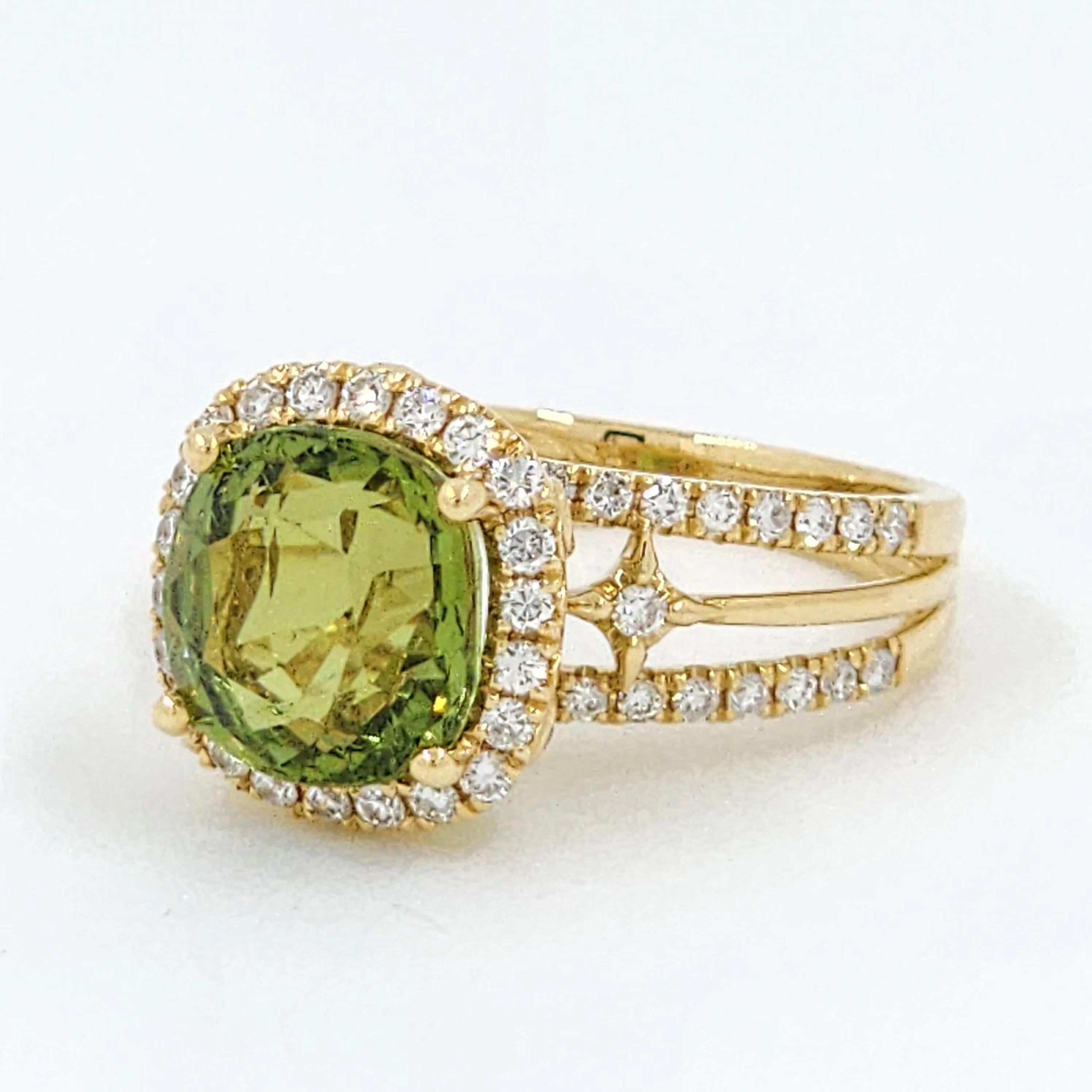 IGI Certified 4.10 Carat Green Tourmaline and Diamond Ring in 18K Yellow Gold 2