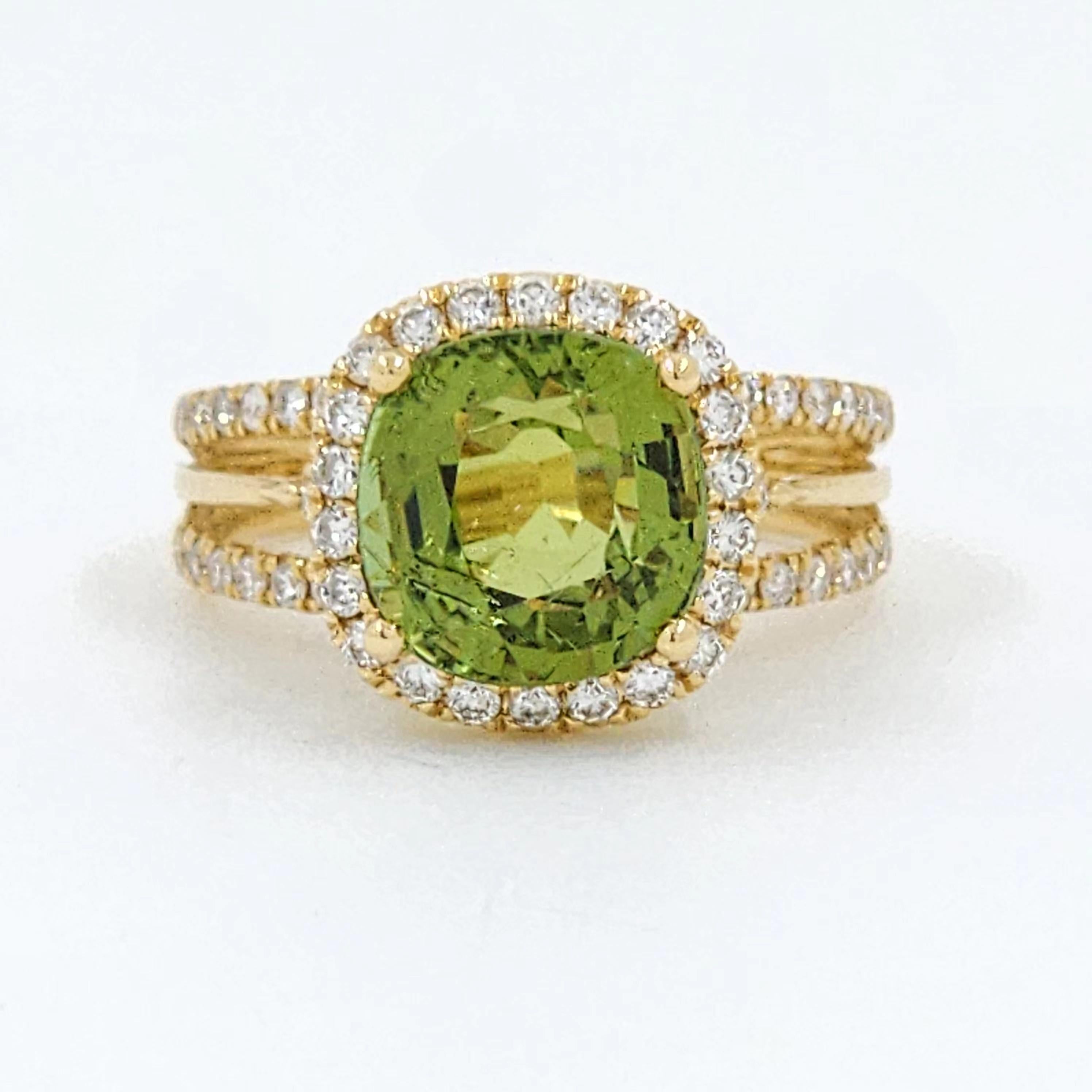 IGI Certified 4.10 Carat Green Tourmaline and Diamond Ring in 18K Yellow Gold 3