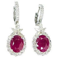 Boucles d'oreilles en or blanc 18 carats certifiées IGI avec rubis et diamants de 4,12 carats