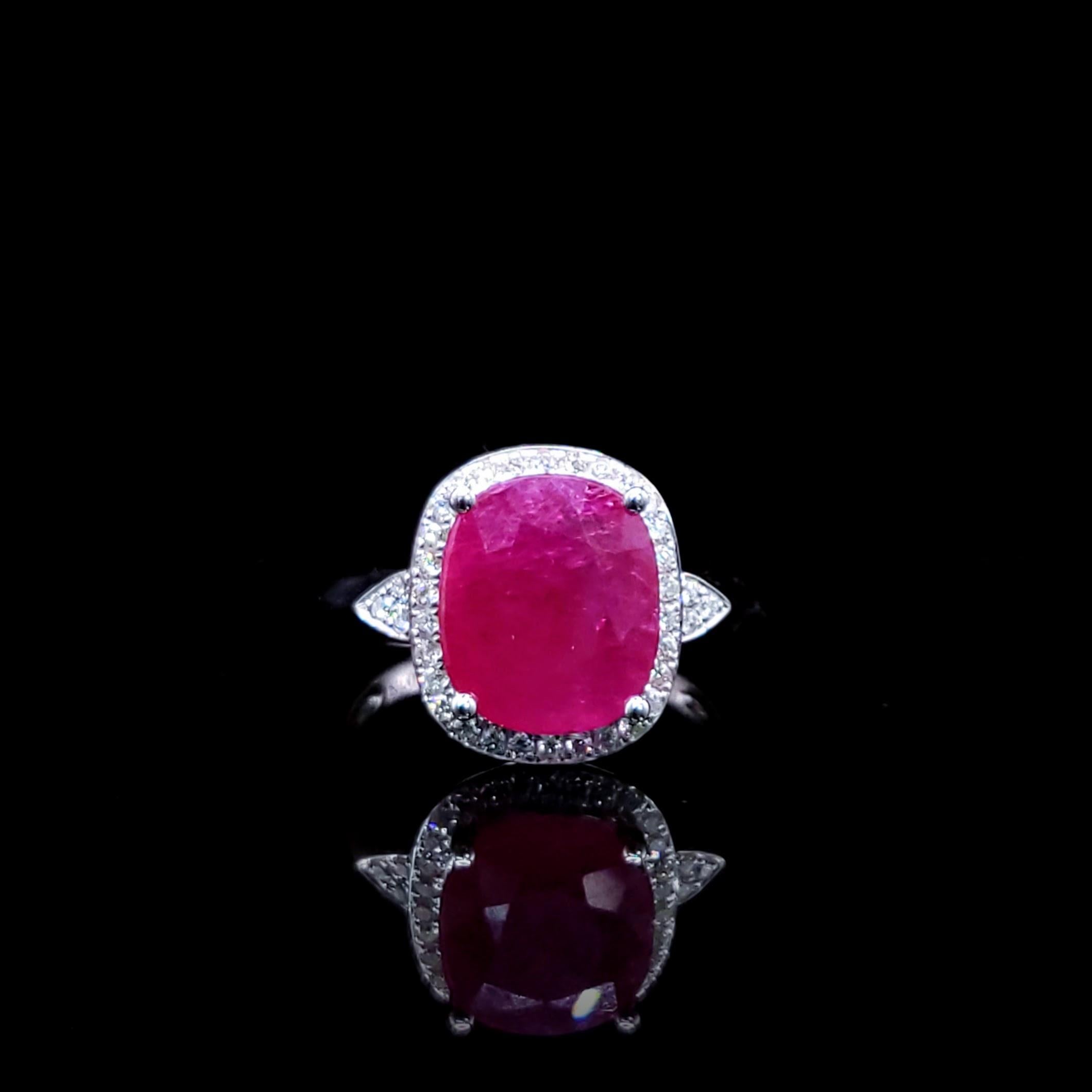 Bague en or blanc 18 carats certifiée IGI avec rubis et diamants de 4,17 carats en vente 5