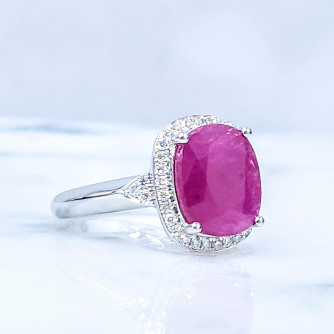 Bague en or blanc 18 carats certifiée IGI avec rubis et diamants de 4,17 carats en vente 2