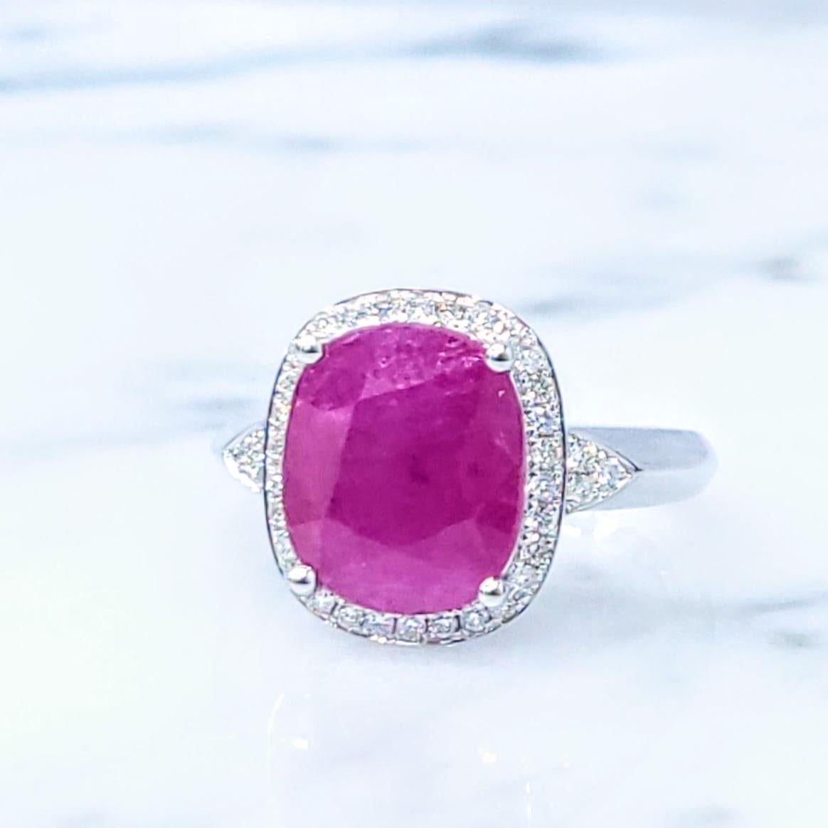 Bague en or blanc 18 carats certifiée IGI avec rubis et diamants de 4,17 carats en vente 3
