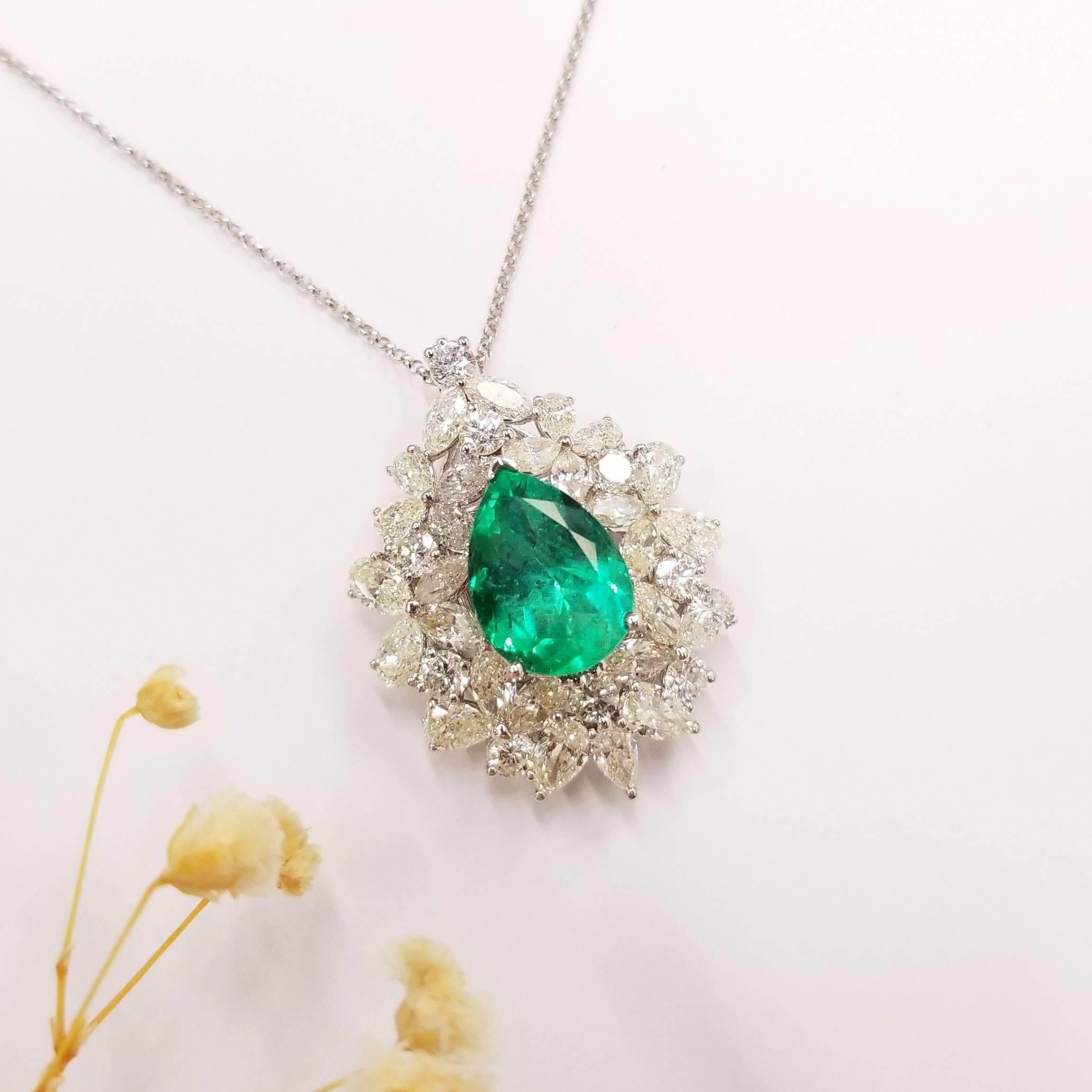 IGI certified 4.19 Carat Colombian Emerald & Diamond Cluster Ring Pendent 2 way  For Sale 2