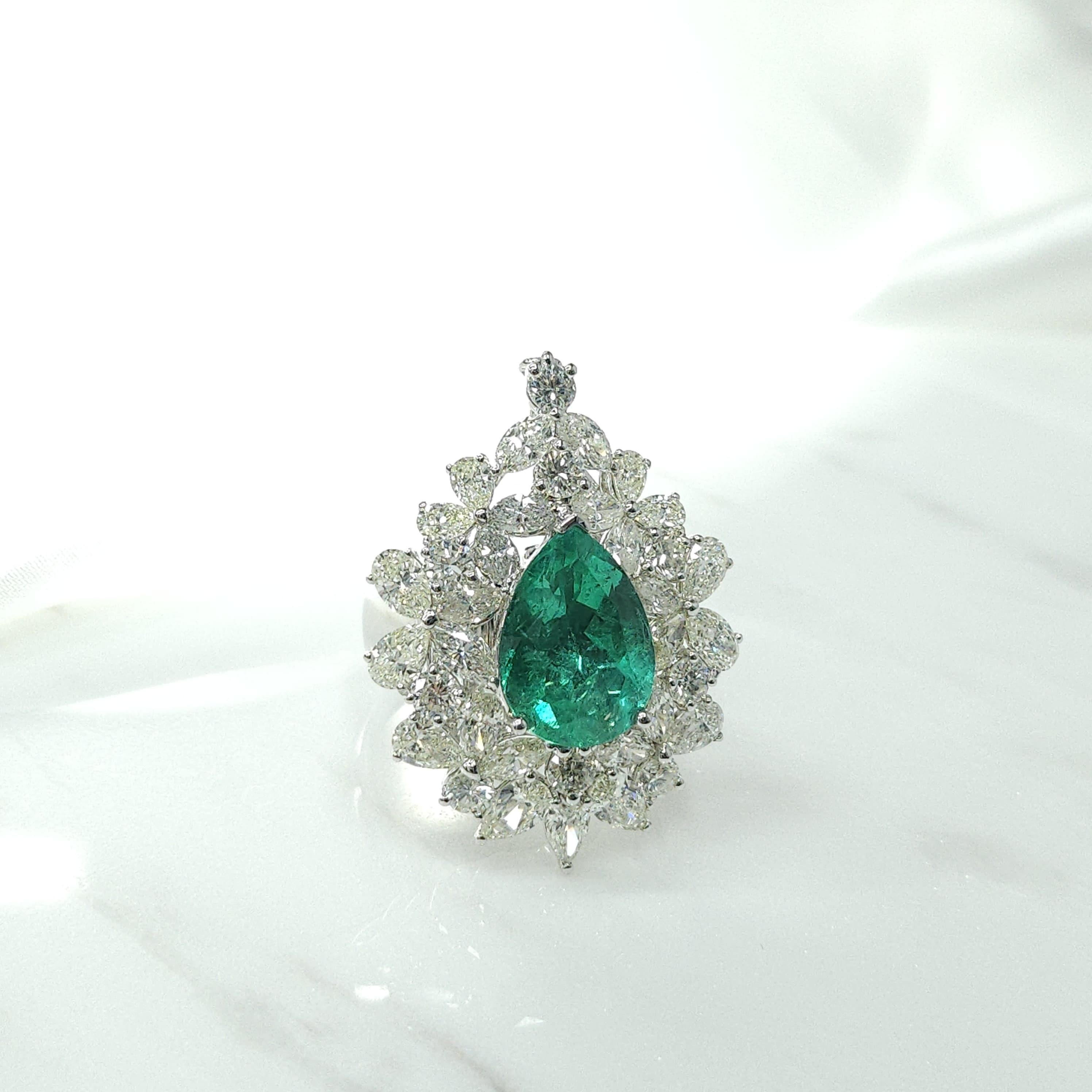 IGI certified 4.19 Carat Colombian Emerald & Diamond Cluster Ring Pendent 2 way  For Sale 4
