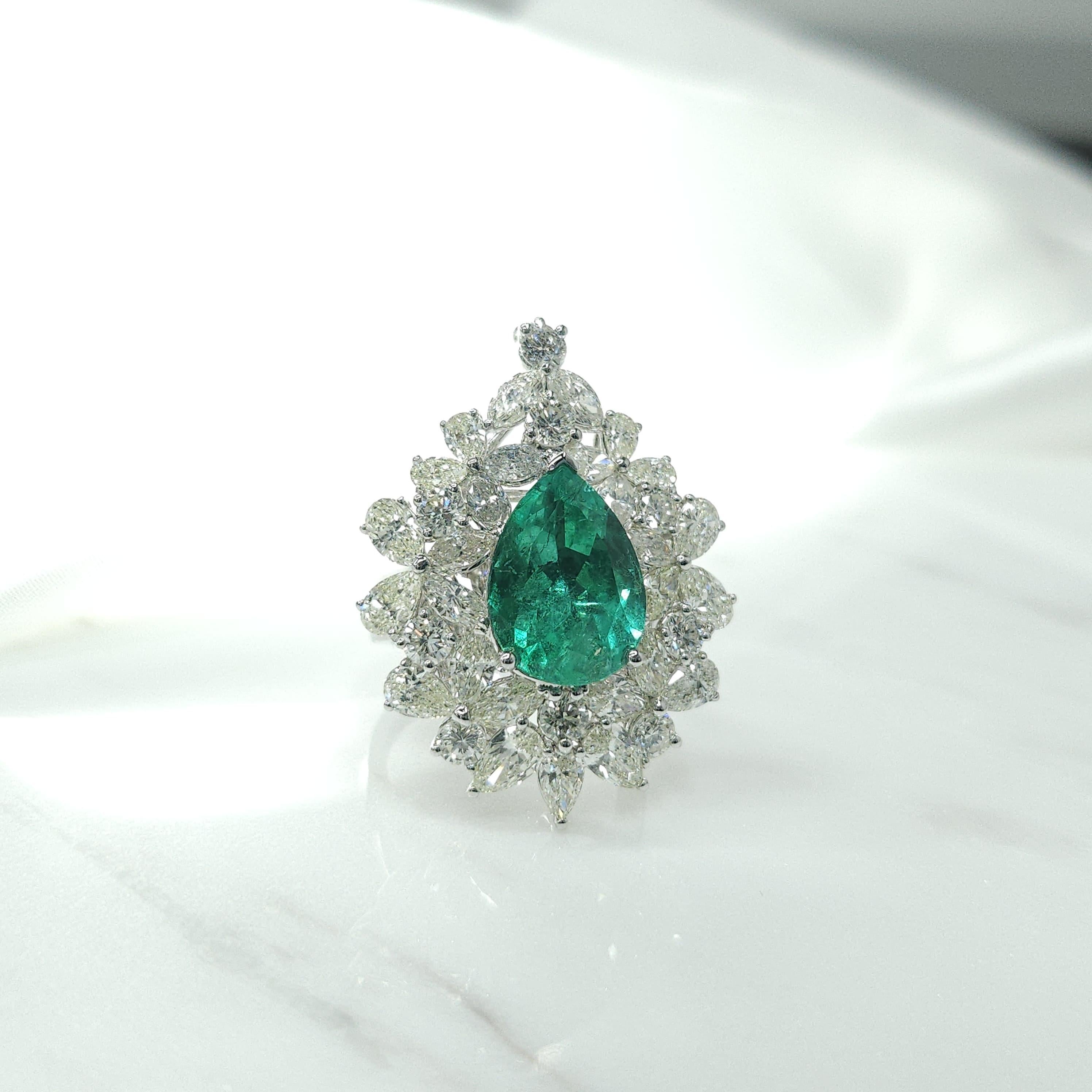 IGI certified 4.19 Carat Colombian Emerald & Diamond Cluster Ring Pendent 2 way  For Sale 9