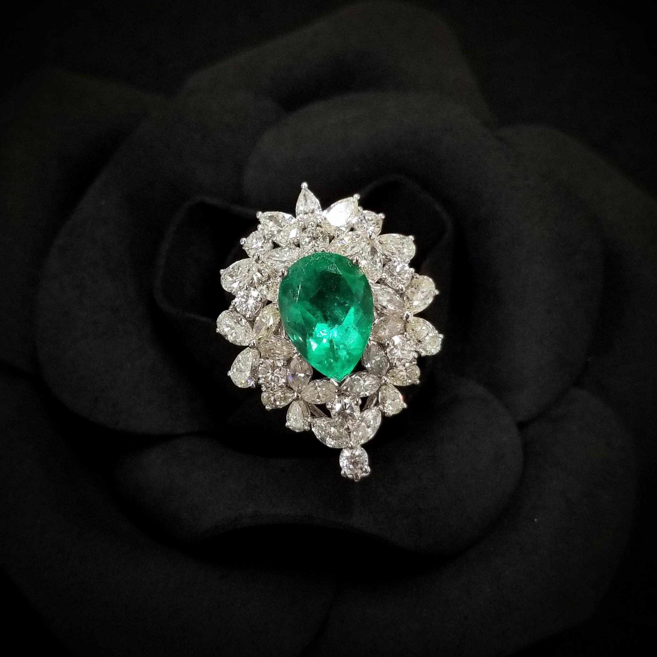 Moderne Pendentif à 2 façons avec émeraude colombienne et diamants de 4,19 carats certifiés IGI en vente
