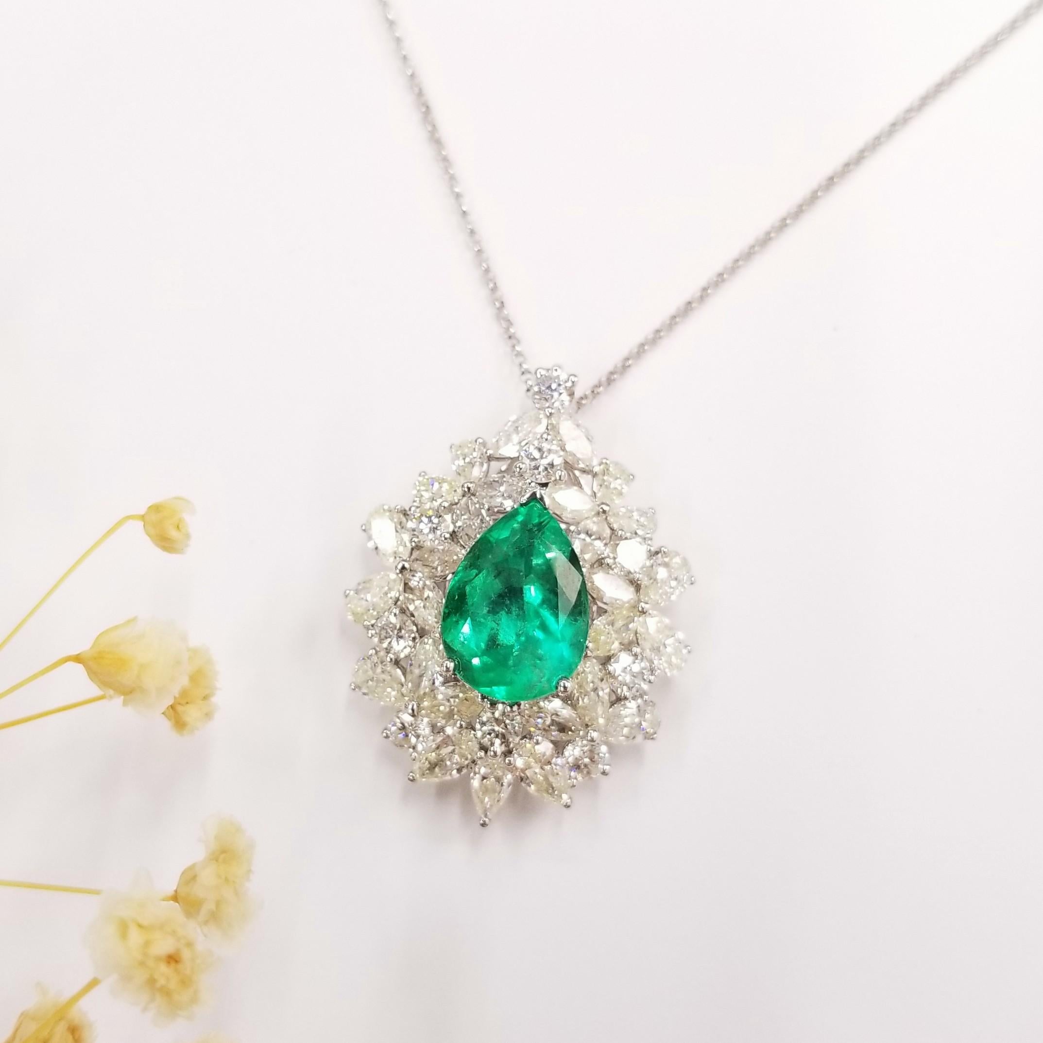 IGI certified 4.19 Carat Colombian Emerald & Diamond Cluster Ring Pendent 2 way  For Sale 2