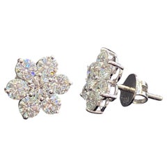 Boucles d'oreilles à clous en or 18 carats, serties de diamants ronds brillants certifiés IGI de 4,40 carats, de pureté F et de qualité VS1