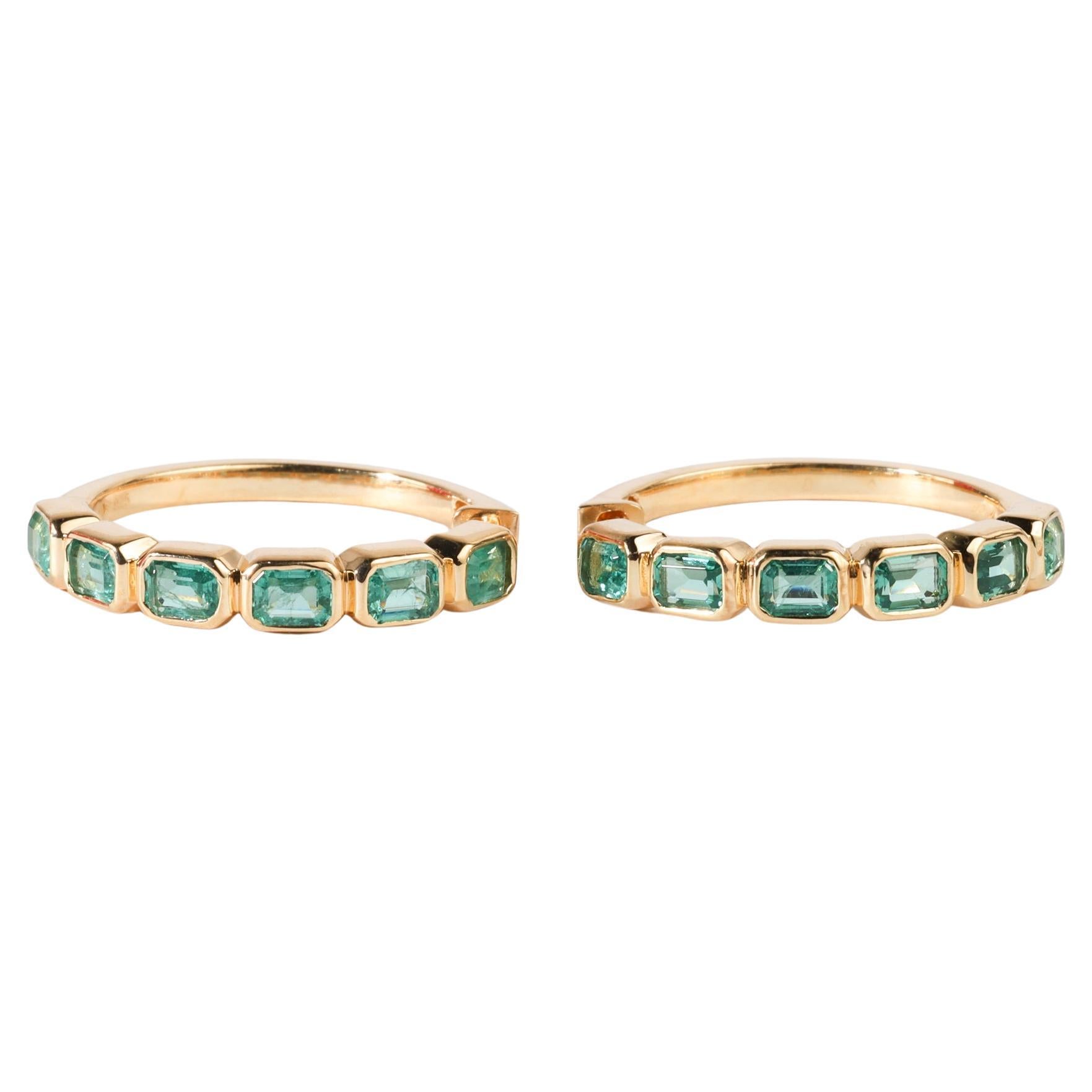 IGI-zertifizierte 4,40 Karat natürliche Smaragd-Ohrringe in 18K Gelbgold im Angebot