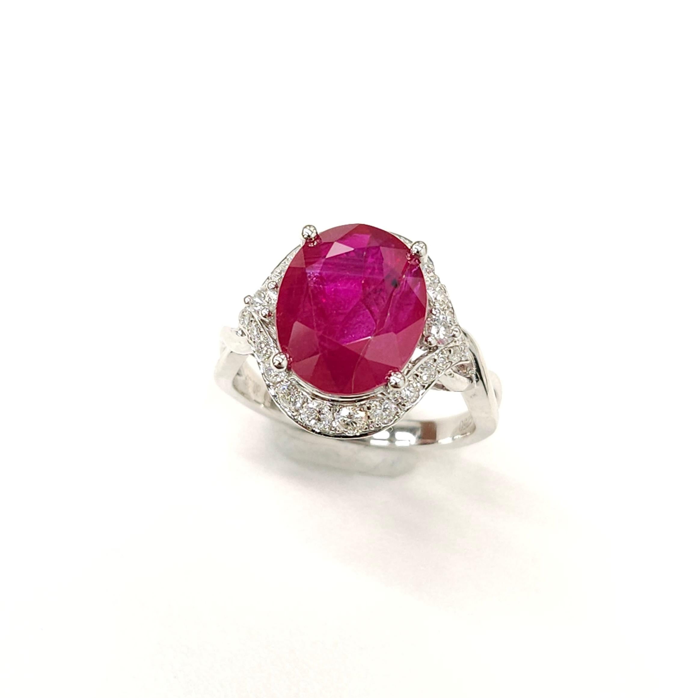 IGI Certified 4.59 Carat Burma Ruby & Diamond Ring in 18K White Gold For Sale 1