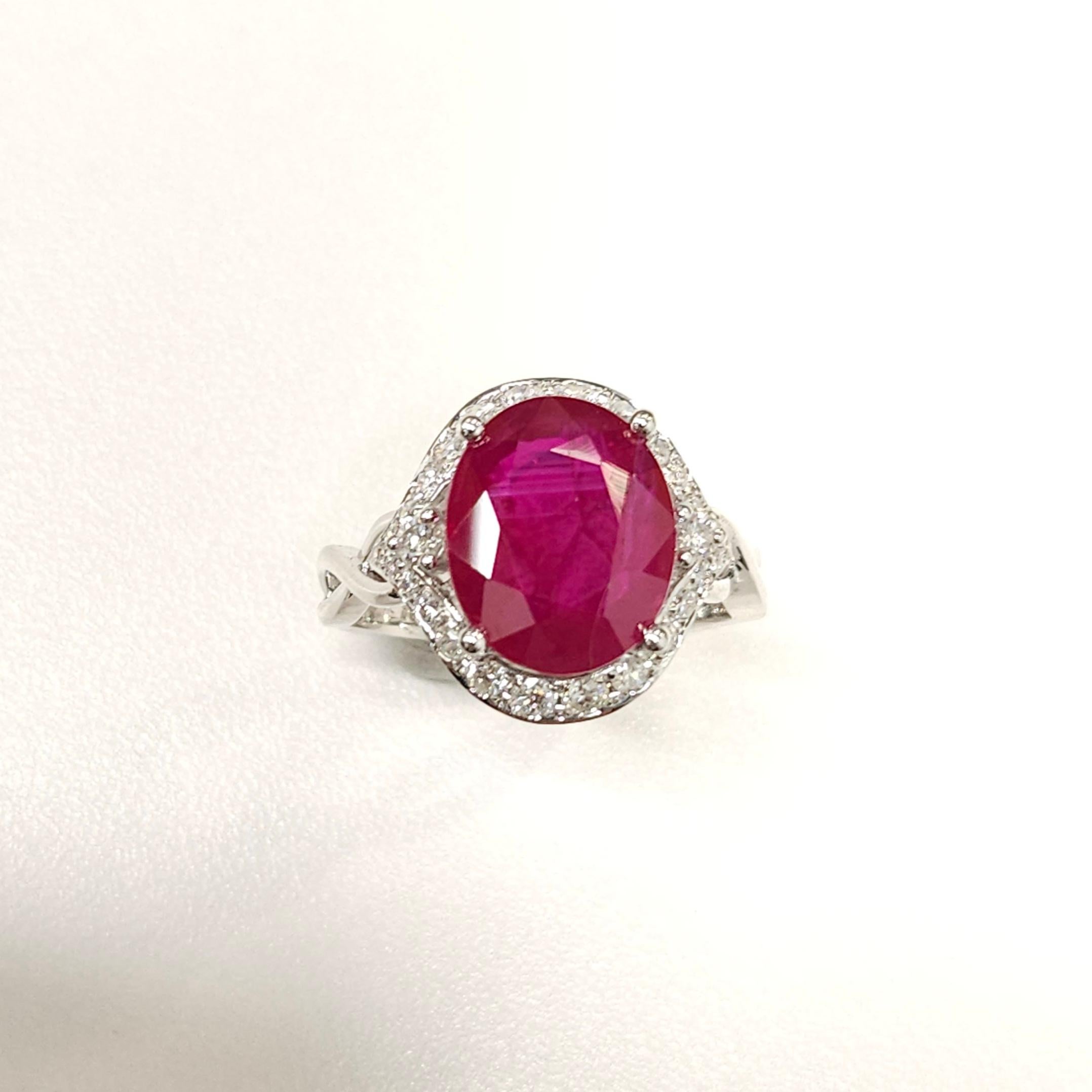 IGI Certified 4.59 Carat Burma Ruby & Diamond Ring in 18K White Gold For Sale 2