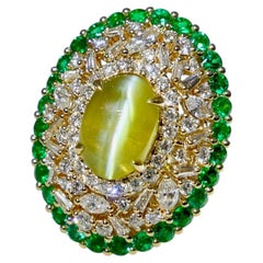 IGI Certified 4.60 Cts Natural Cat's Eye Chrysoberyl Diamond & Emerald Ring.