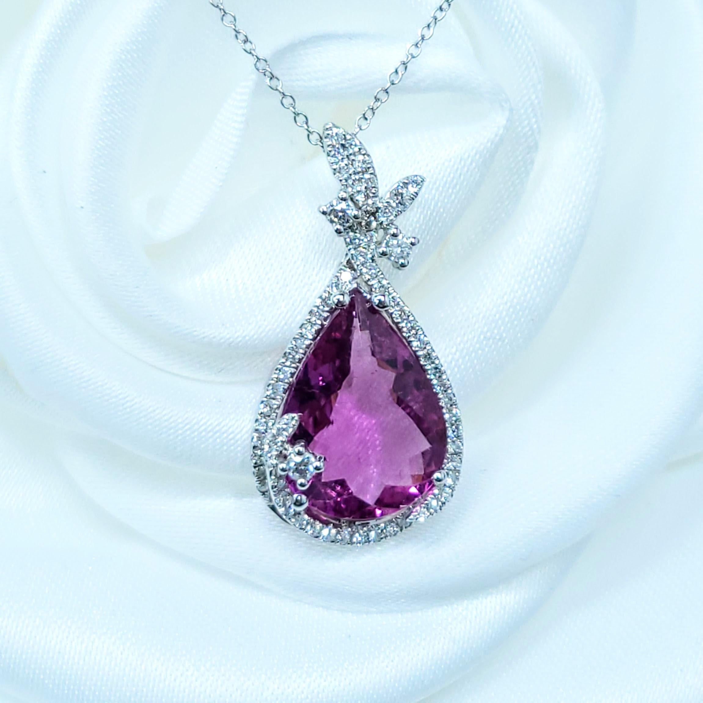 Pendentif en or blanc 18 carats certifié IGI avec tourmaline rose et diamant de 4,63 carats Pour femmes en vente