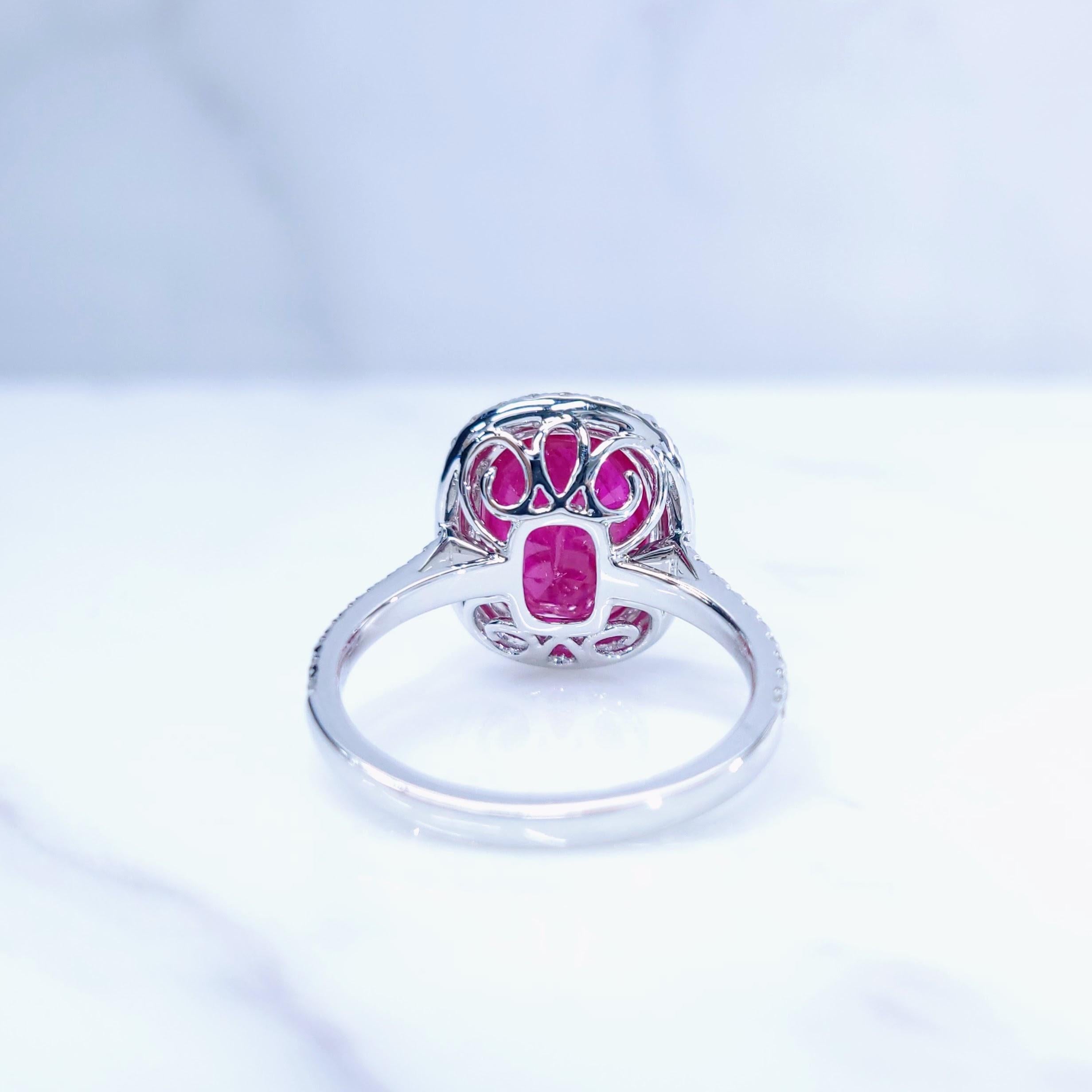 De las mujeres Anillo de oro blanco de 18 quilates con rubí de Birmania y diamantes de 4,76 quilates con certificado IGI en venta