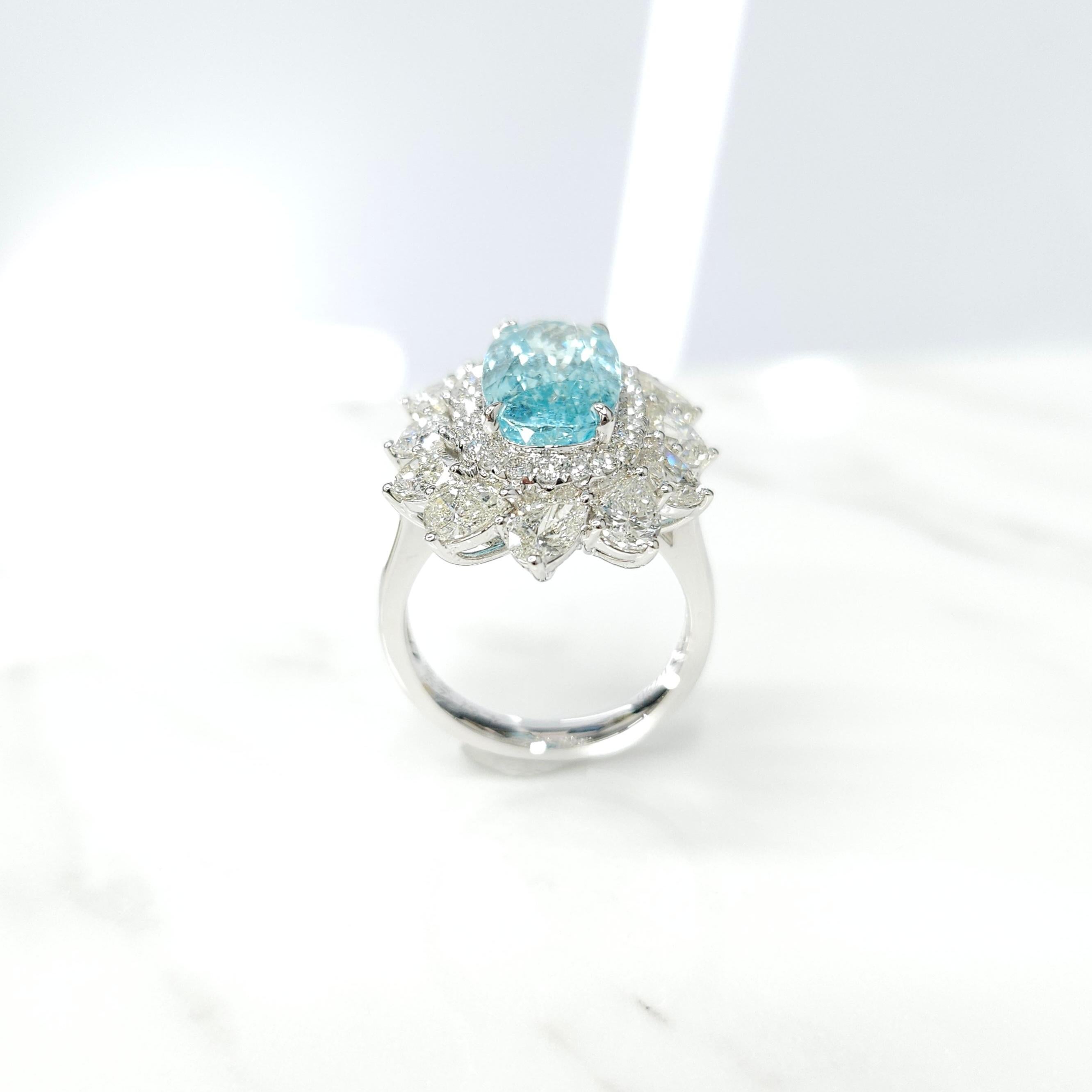 IGI Certified 4.67 Carat Paraiba & Diamond Ring in 18K White Gold In New Condition For Sale In KOWLOON, HK