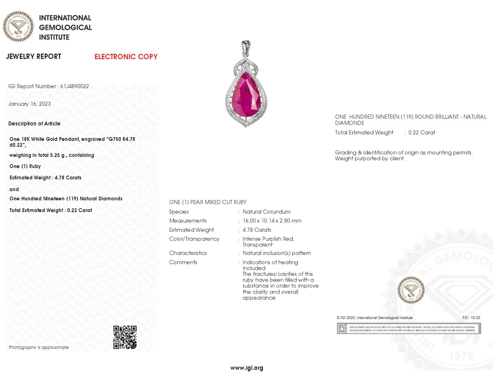 Lassen Sie sich vom Glanz dieses exquisiten Anhängers mit einem 4,78 Karat schweren natürlichen Rubin verzaubern. Der elegante Birnenschliff bringt das kräftige, intensive Purpurrot des Edelsteins wunderbar zur Geltung, eine Farbe, die Leidenschaft