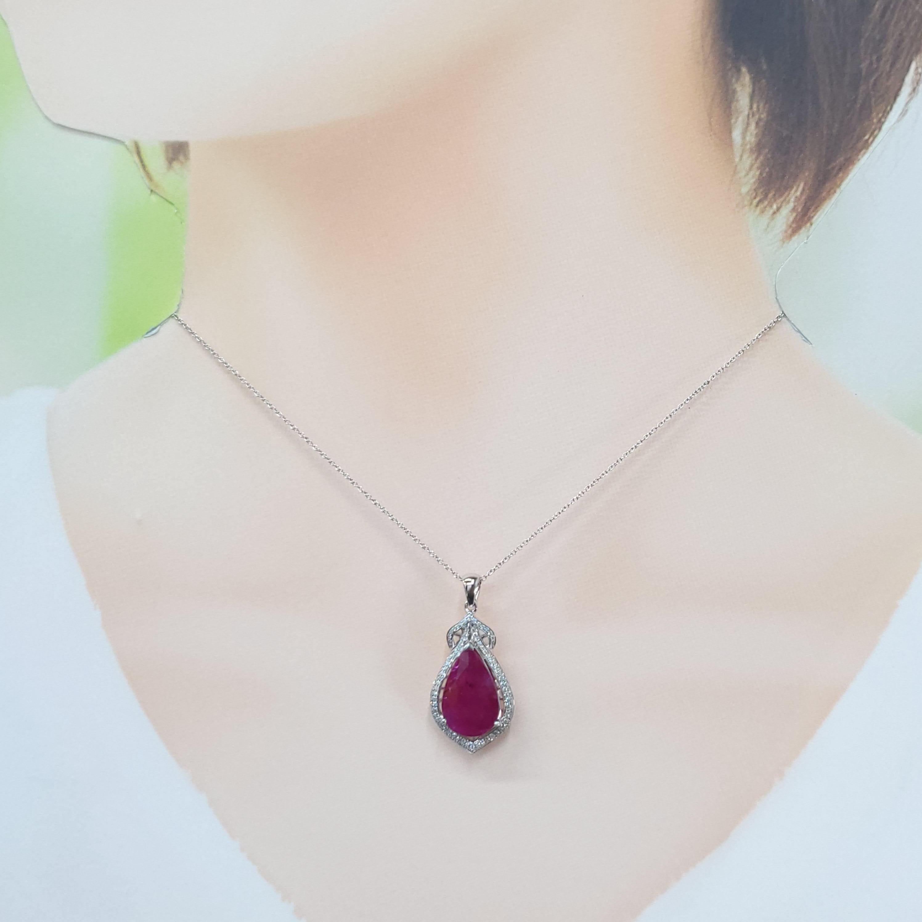 IGI-zertifizierter 4,78 Karat Rubin- und Diamant-Anhänger aus 18 Karat Weißgold (Moderne) im Angebot
