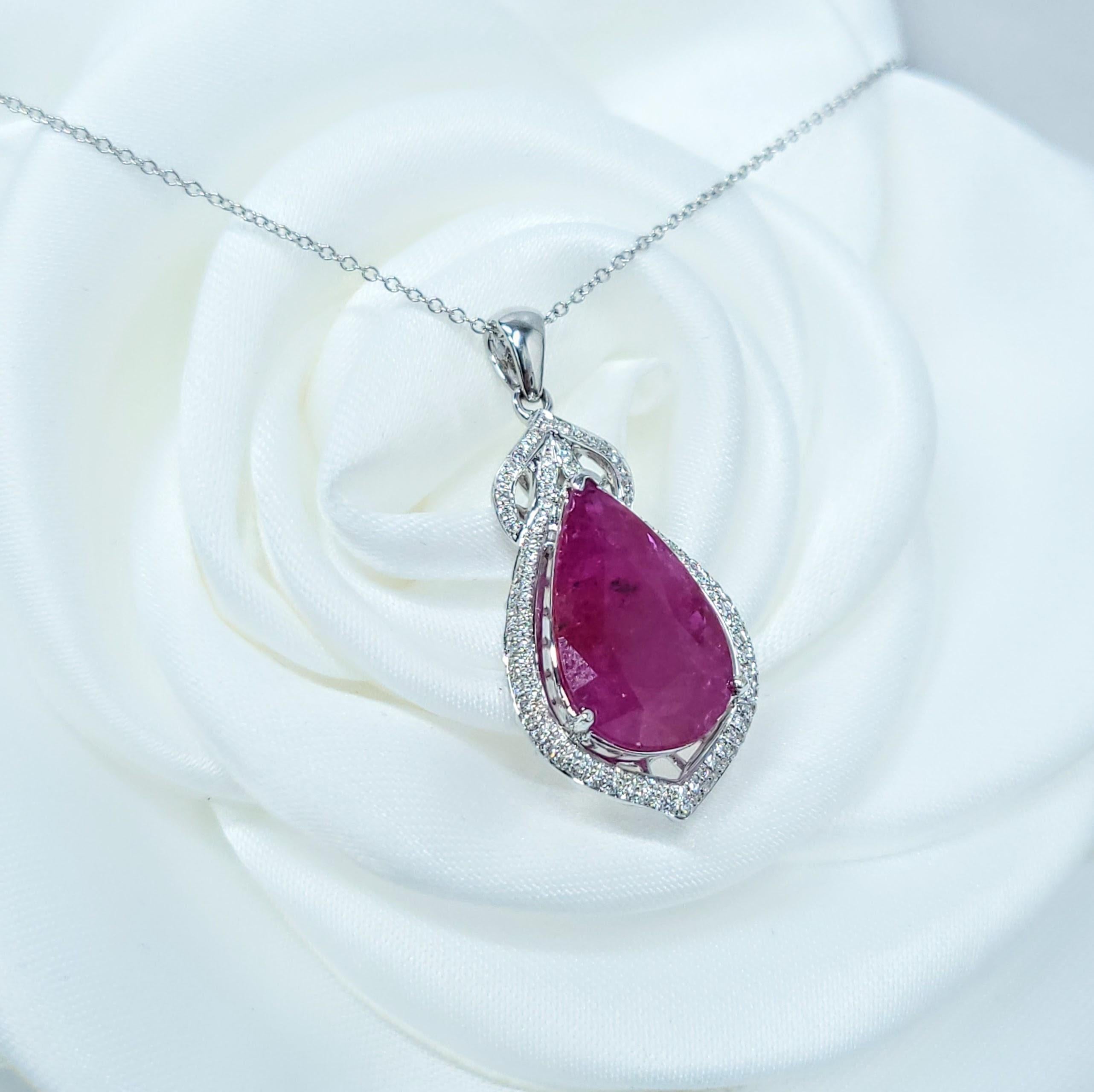 IGI-zertifizierter 4,78 Karat Rubin- und Diamant-Anhänger aus 18 Karat Weißgold (Tropfenschliff) im Angebot