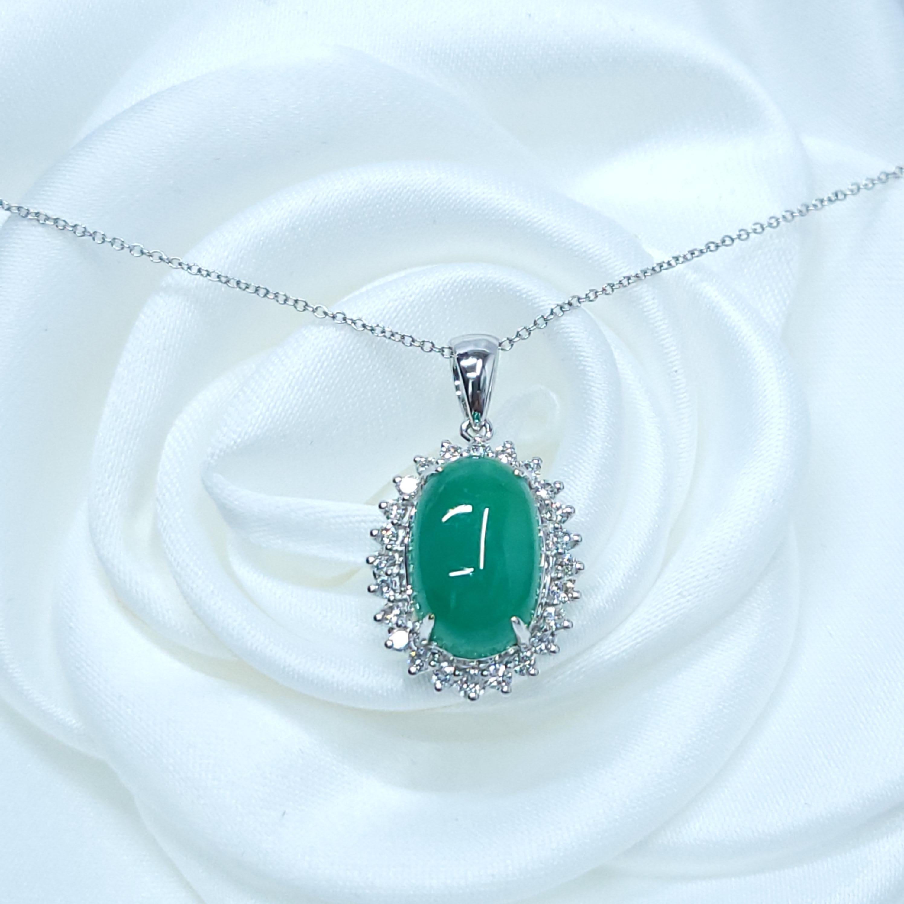 IGI Certified 4.80 Carat Emerald and Diamond Pendant in 18K White Gold In New Condition For Sale In KOWLOON, HK