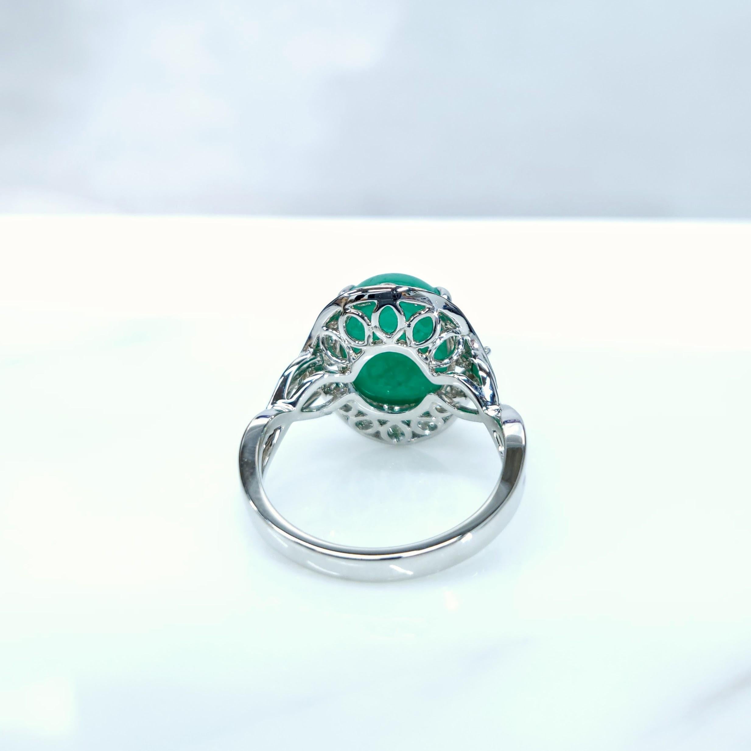 IGI certified 4.85 Carat Colombian Emerald & 0.44 Carat Diamond Ring For Sale 4