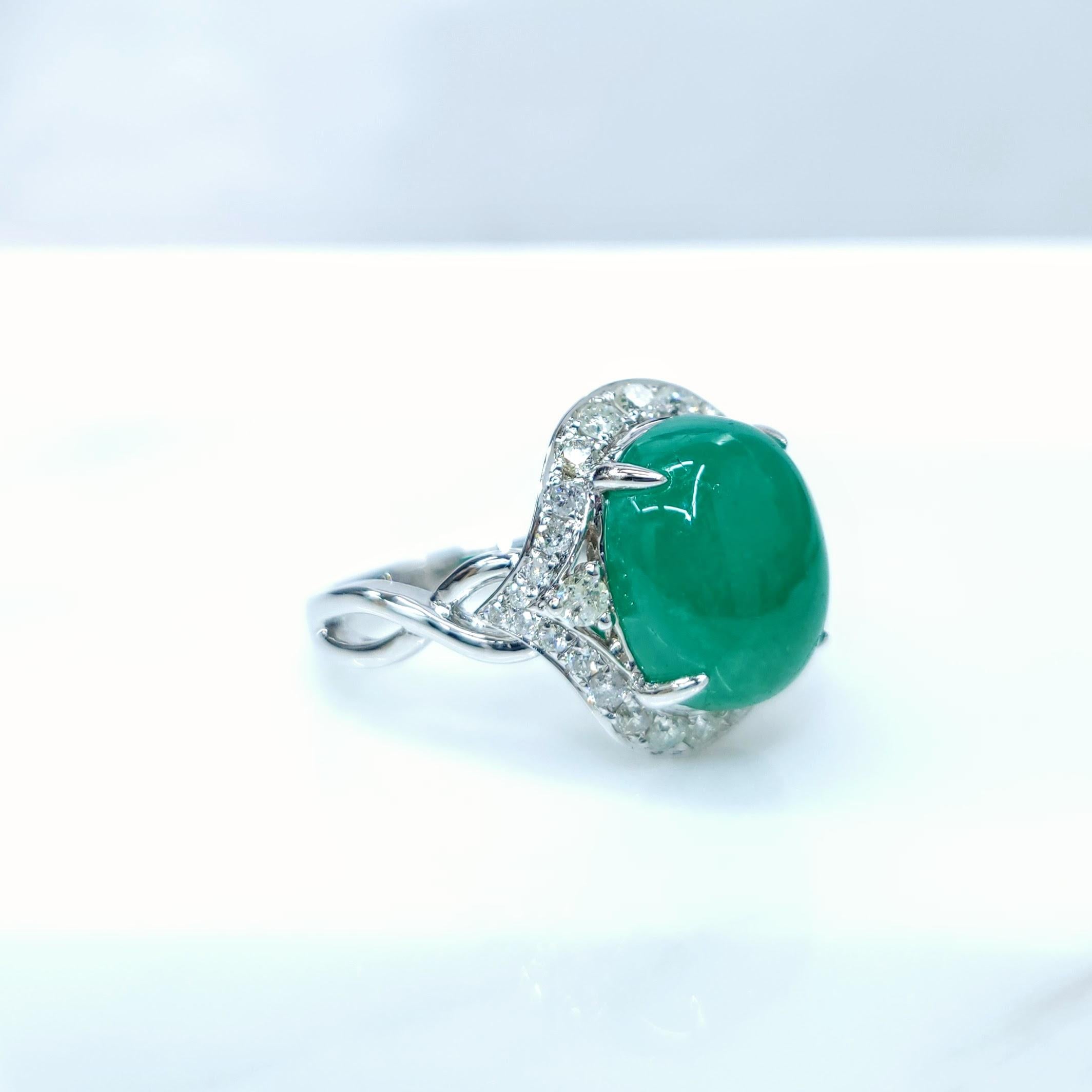 IGI certified 4.85 Carat Colombian Emerald & 0.44 Carat Diamond Ring For Sale 5
