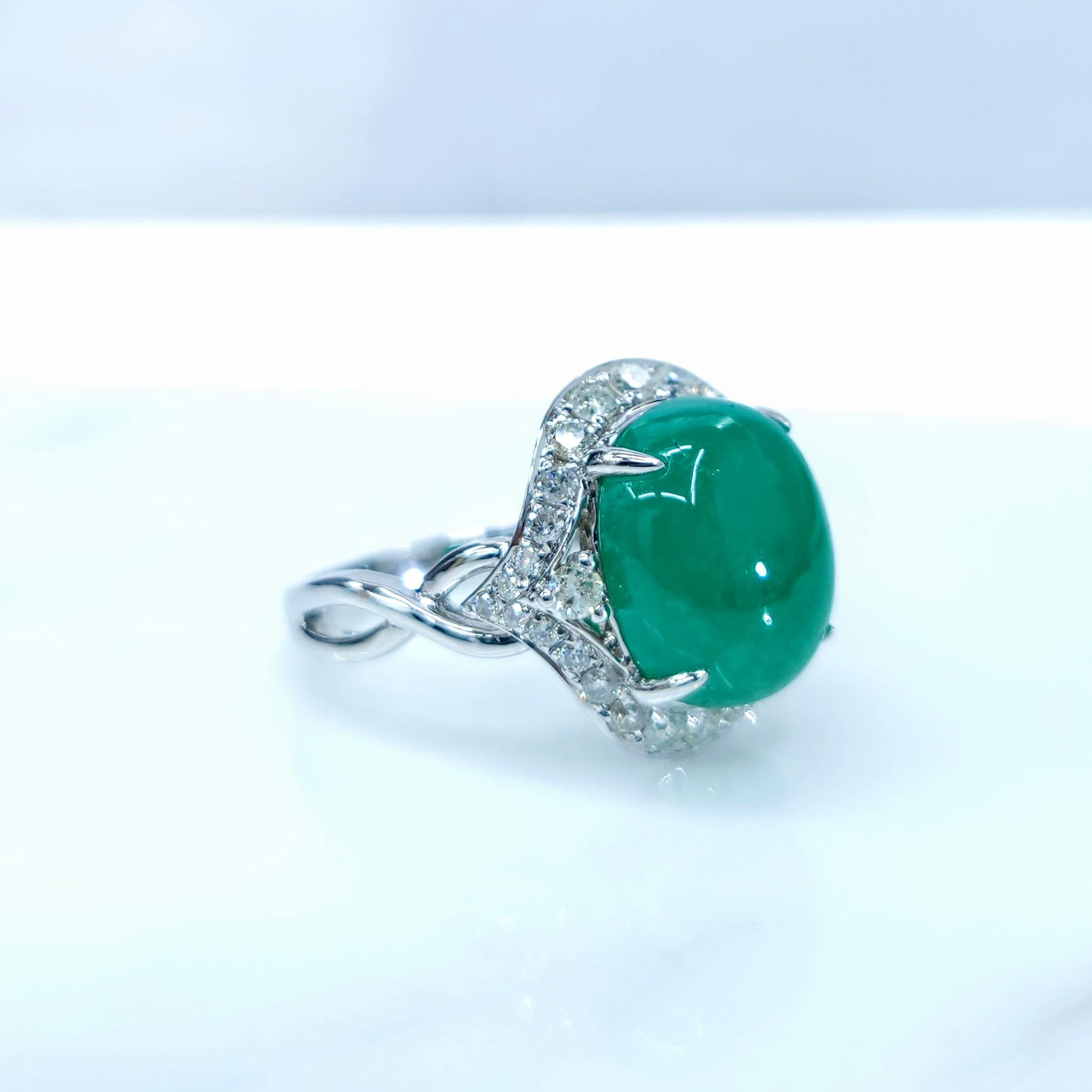IGI certified 4.85 Carat Colombian Emerald & 0.44 Carat Diamond Ring For Sale 6