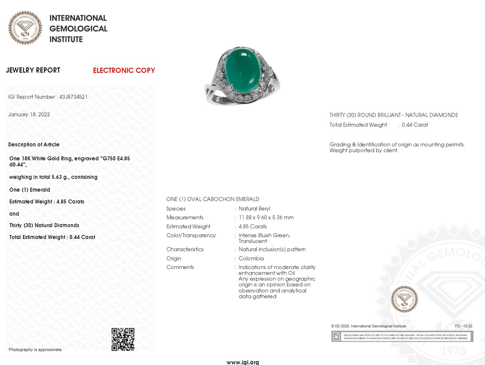 IGI certified 4.85 Carat Colombian Emerald & 0.44 Carat Diamond Ring For Sale 8