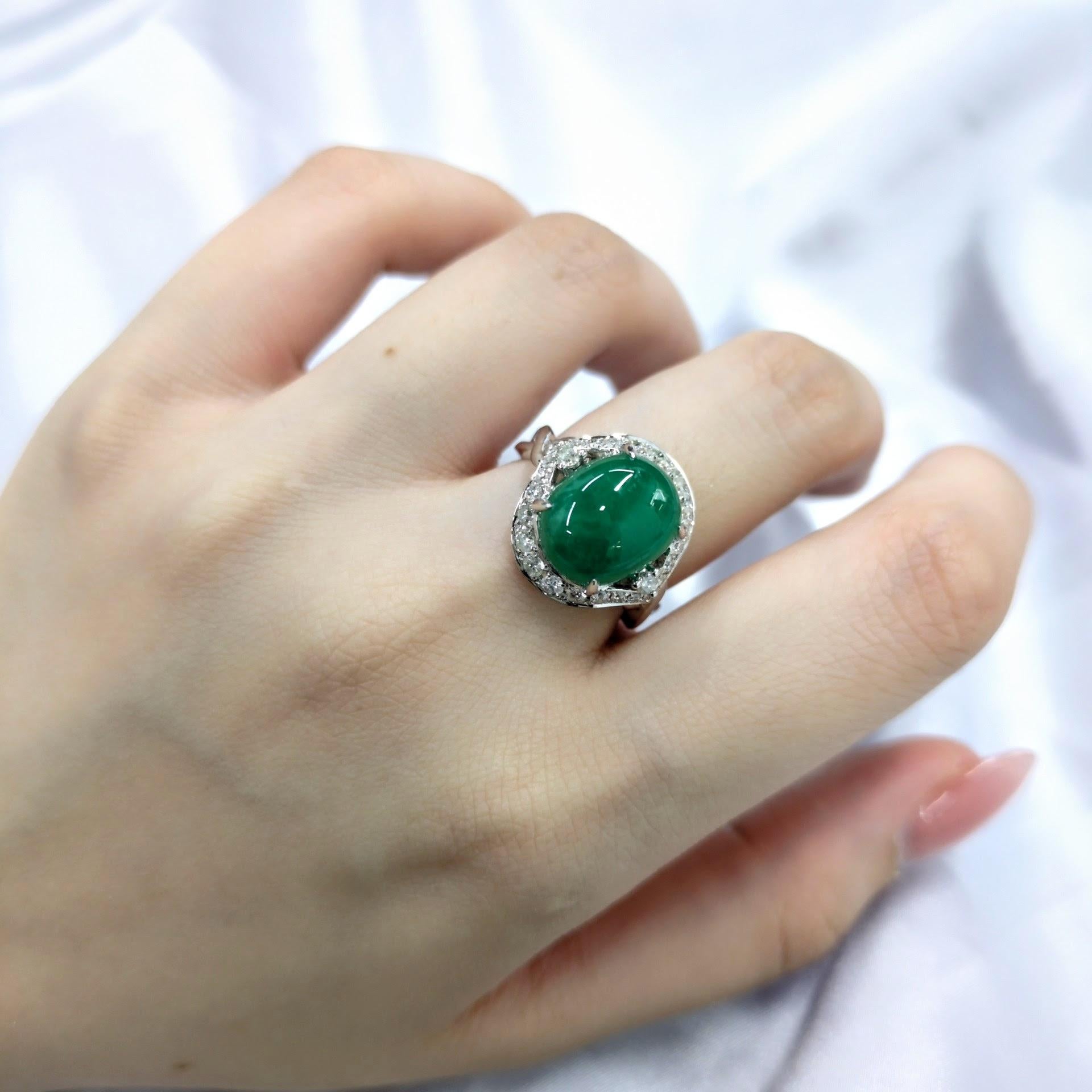 IGI certified 4.85 Carat Colombian Emerald & 0.44 Carat Diamond Ring For Sale 9