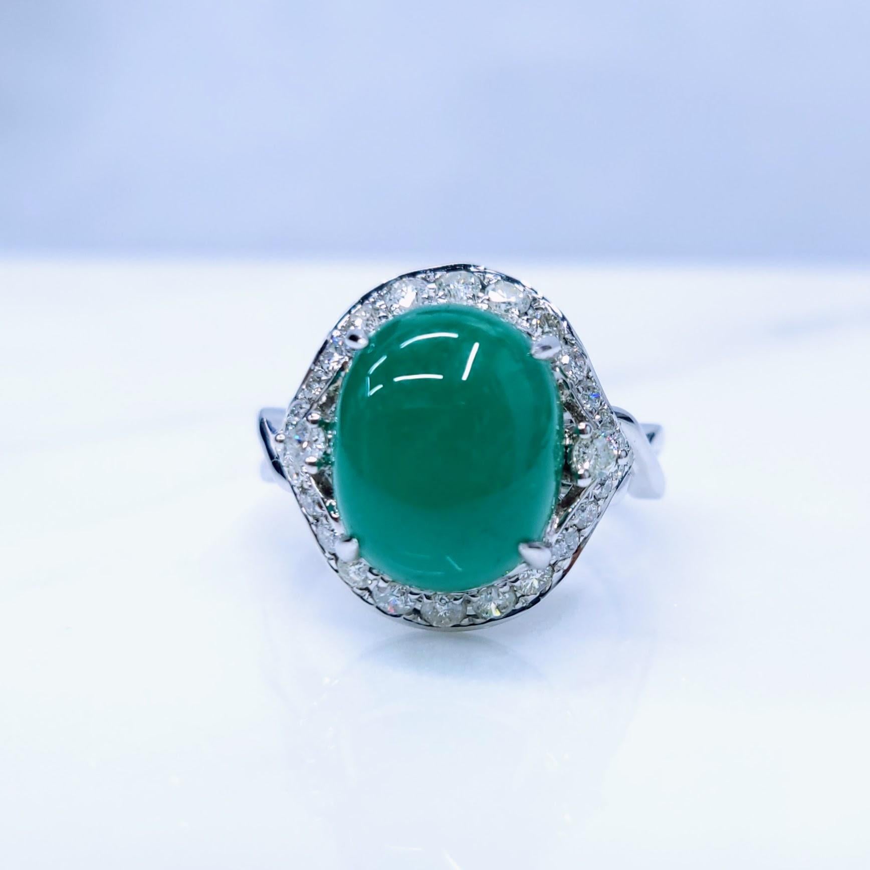 Women's IGI certified 4.85 Carat Colombian Emerald & 0.44 Carat Diamond Ring For Sale