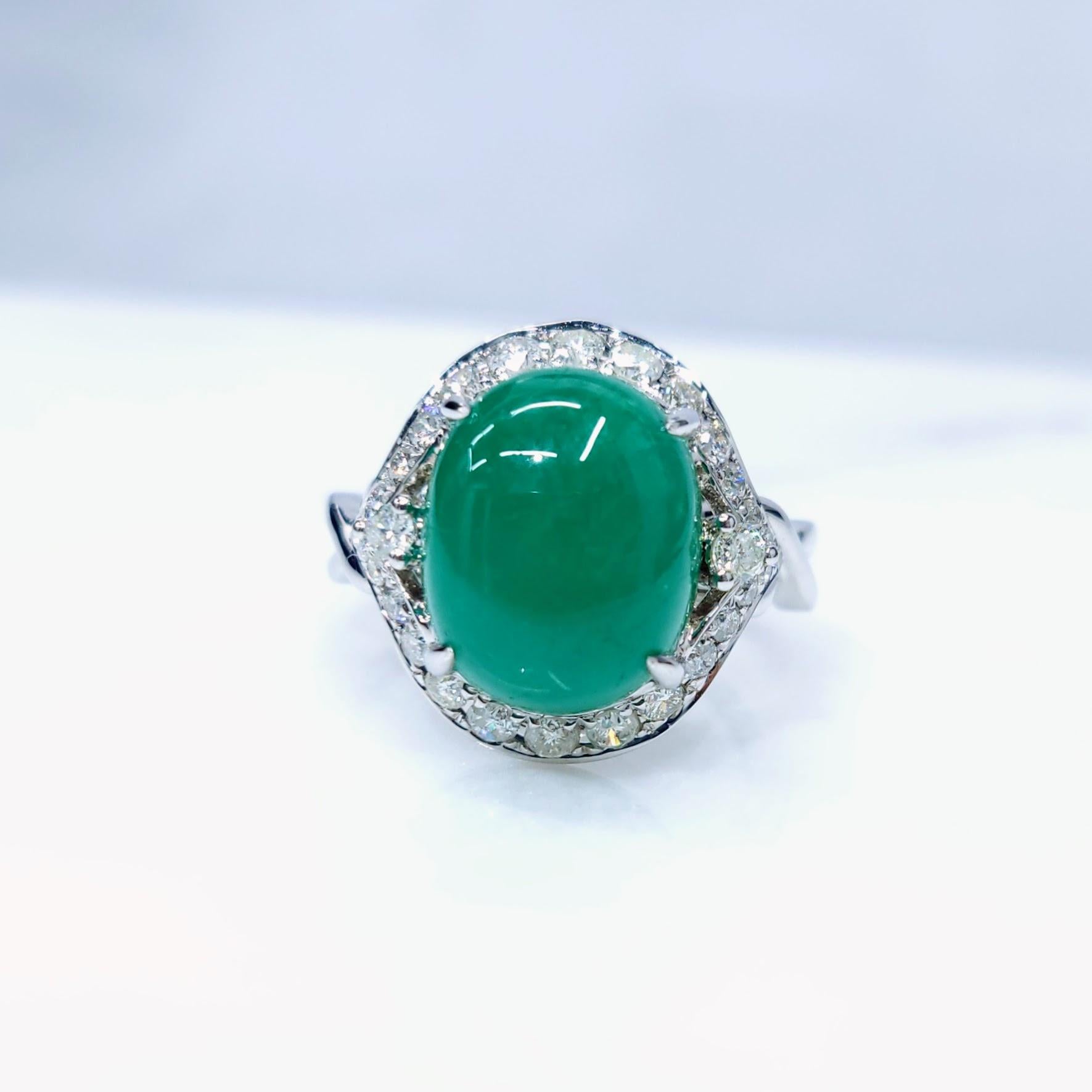 IGI certified 4.85 Carat Colombian Emerald & 0.44 Carat Diamond Ring For Sale 1
