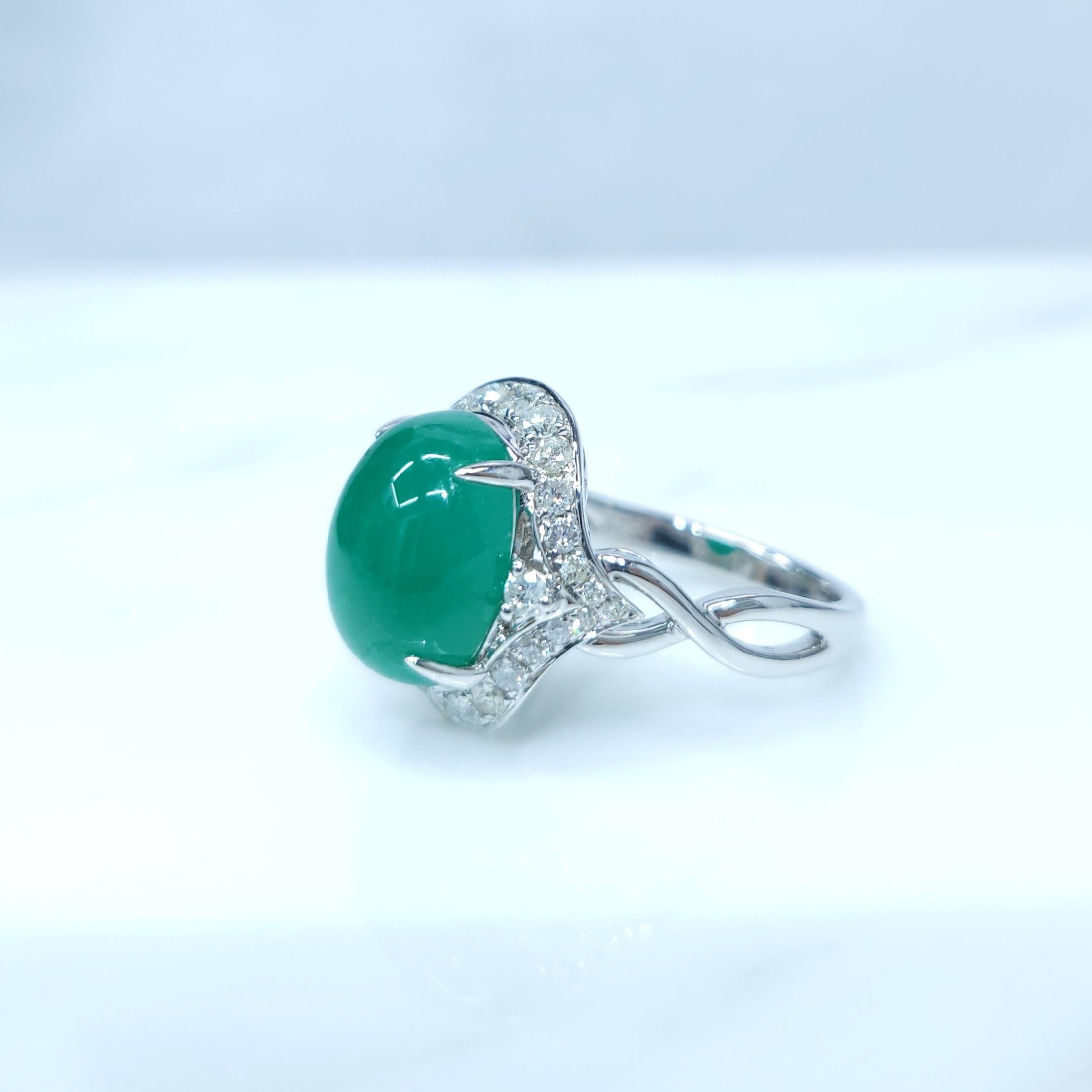 IGI certified 4.85 Carat Colombian Emerald & 0.44 Carat Diamond Ring For Sale 2