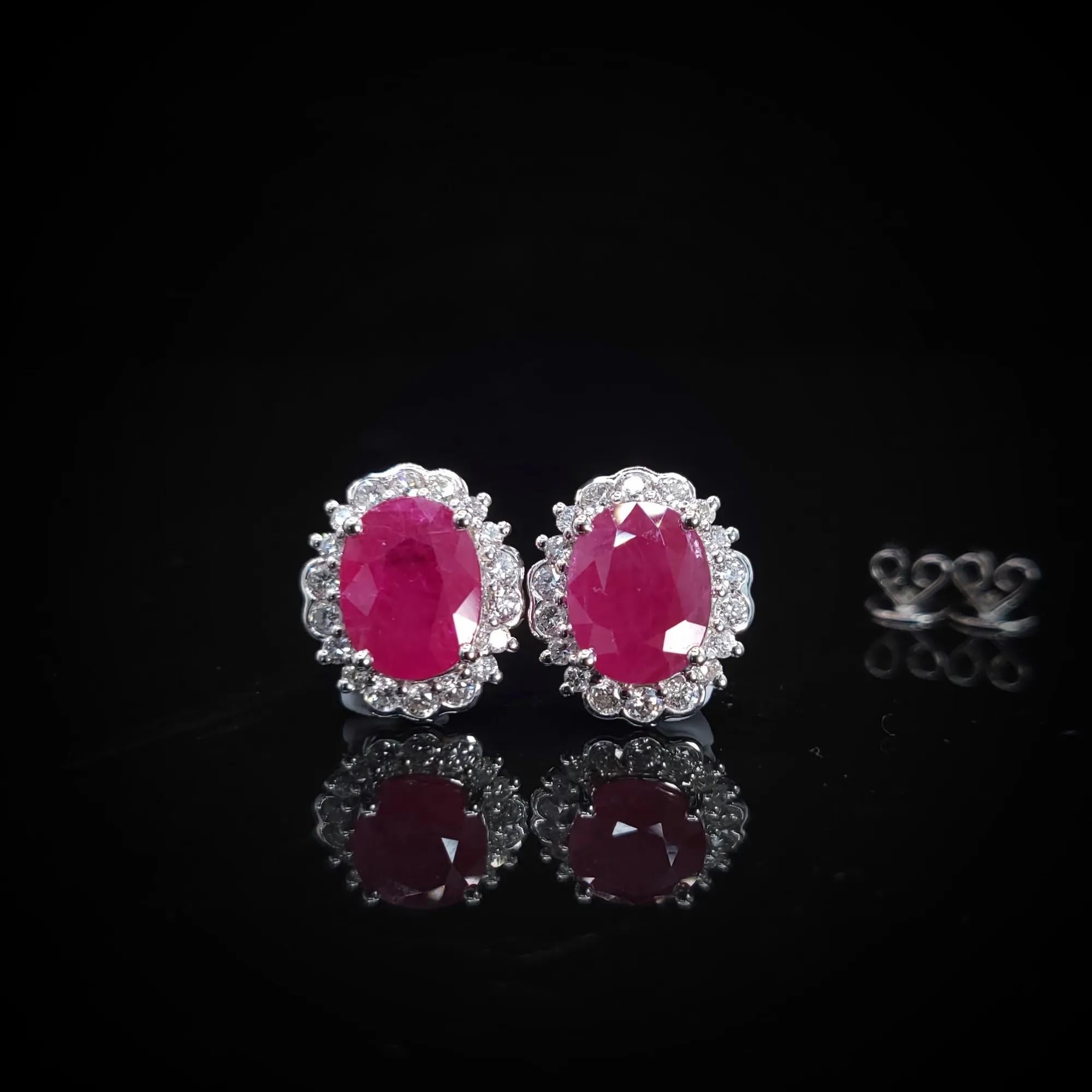 Boucles d'oreilles en or blanc 18 carats avec rubis et diamants certifiés IGI de 4,89ct Neuf - En vente à KOWLOON, HK