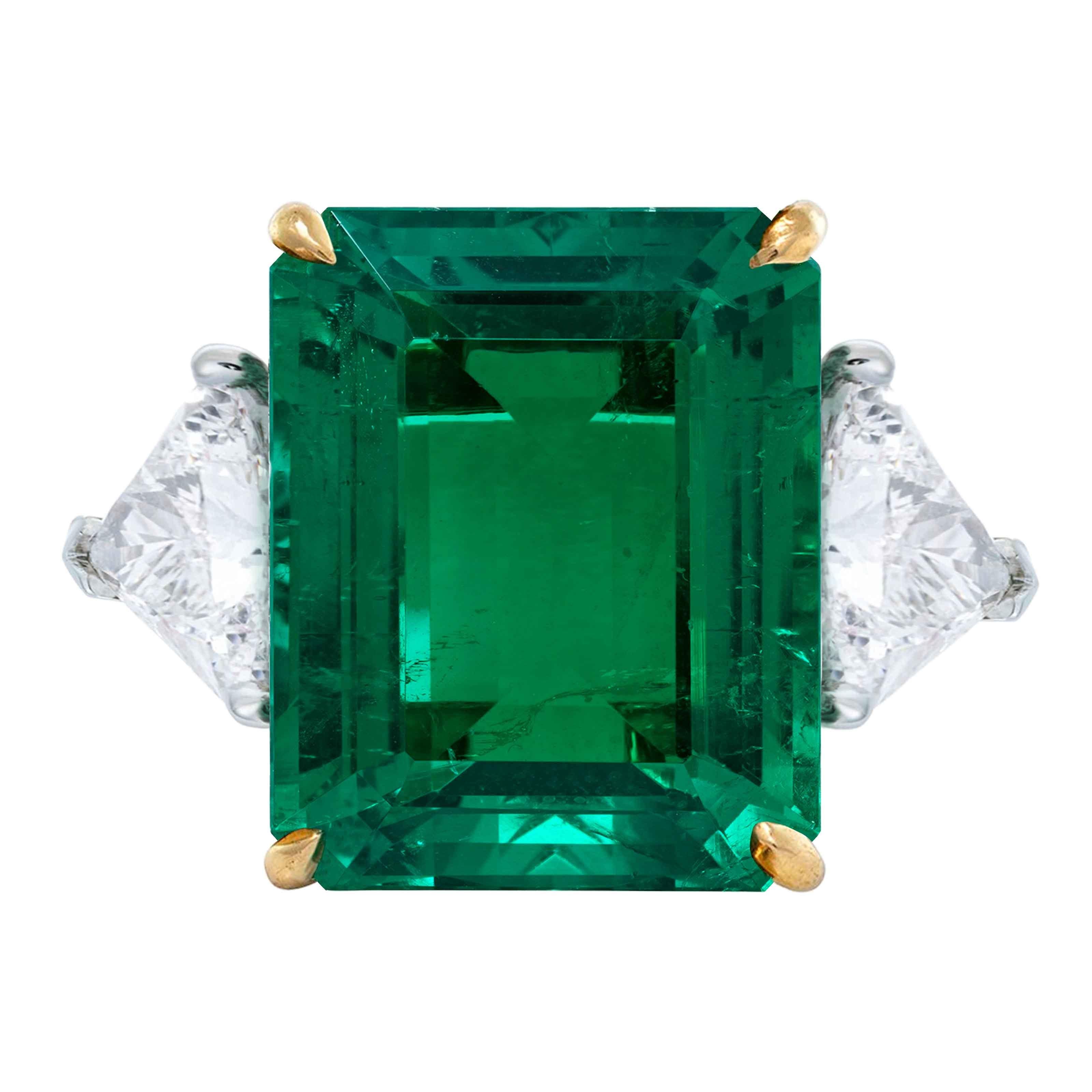 An exquisite IGI certified 5 Carat Green Emerald Ring set with 2 trillion cut diamonds 