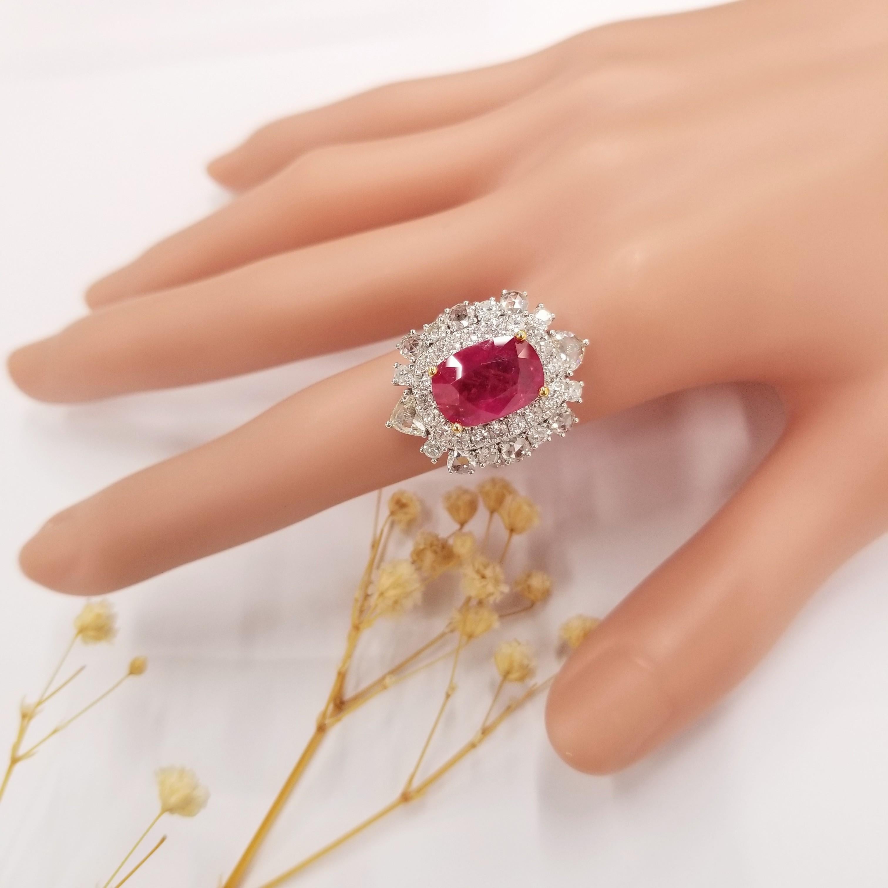 IGI-zertifiziert 5.04 Karat  Burma Rubin & Diamant Ring in 18K Gold (Moderne)