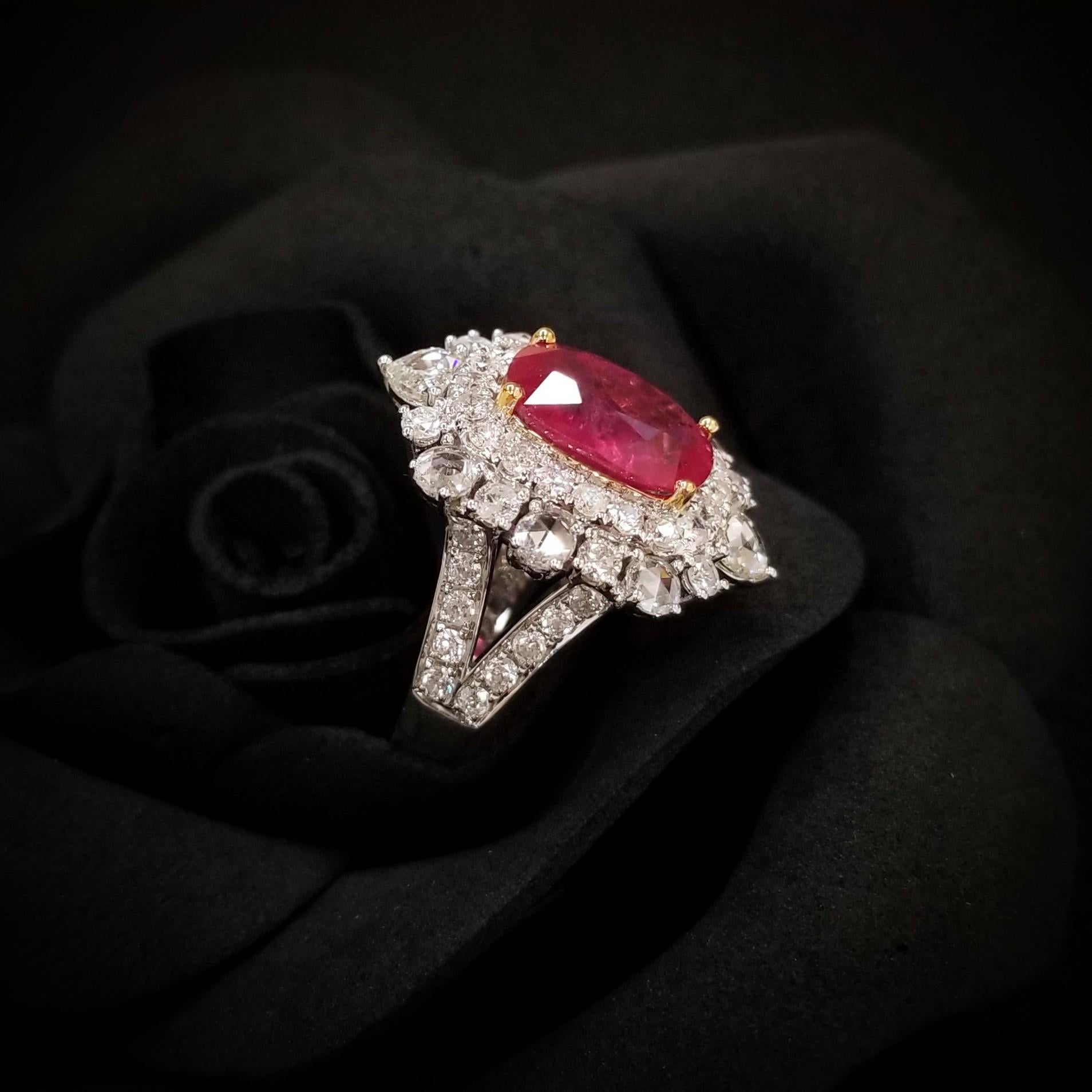 IGI-zertifiziert 5.04 Karat  Burma Rubin & Diamant Ring in 18K Gold Damen