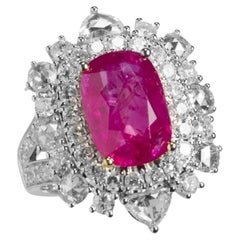 IGI-zertifiziert 5.04 Karat Burma Rubin & Diamant Ring in 18K Gold