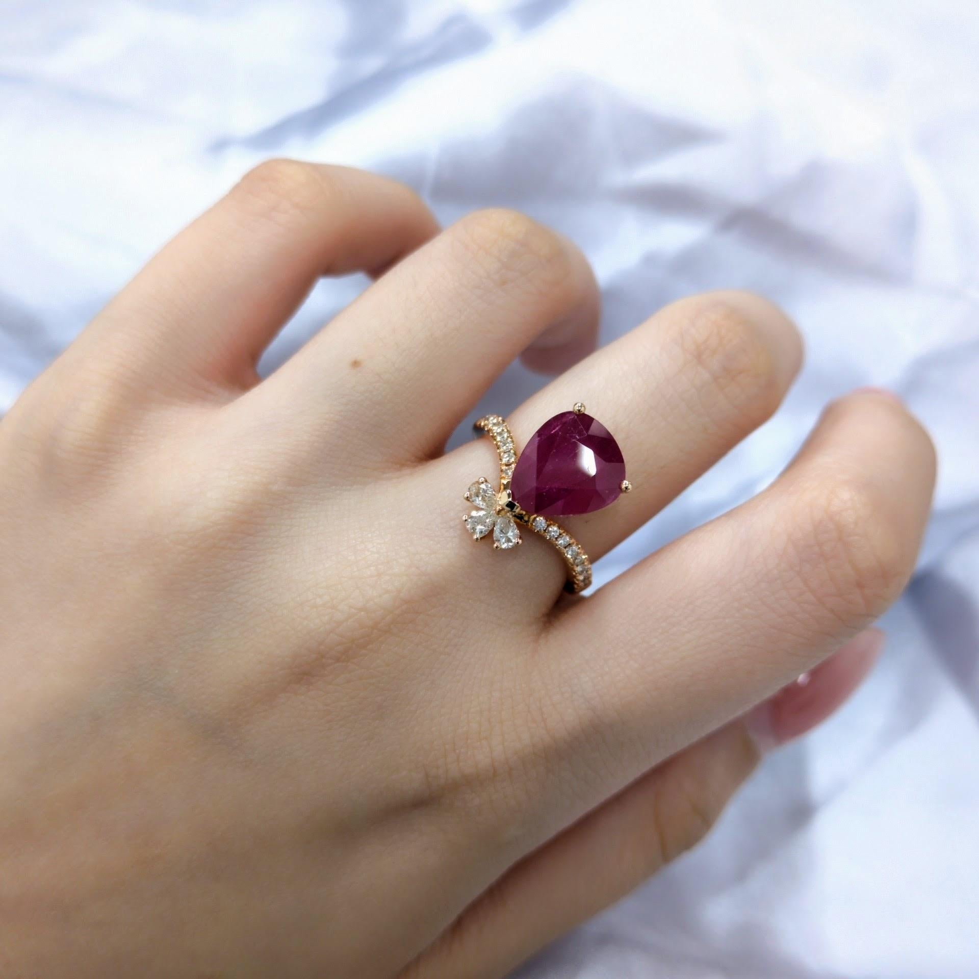 Modern IGI Certified 5.13 Carat Burma Ruby & Diamond Ring in 18K Rose Gold For Sale