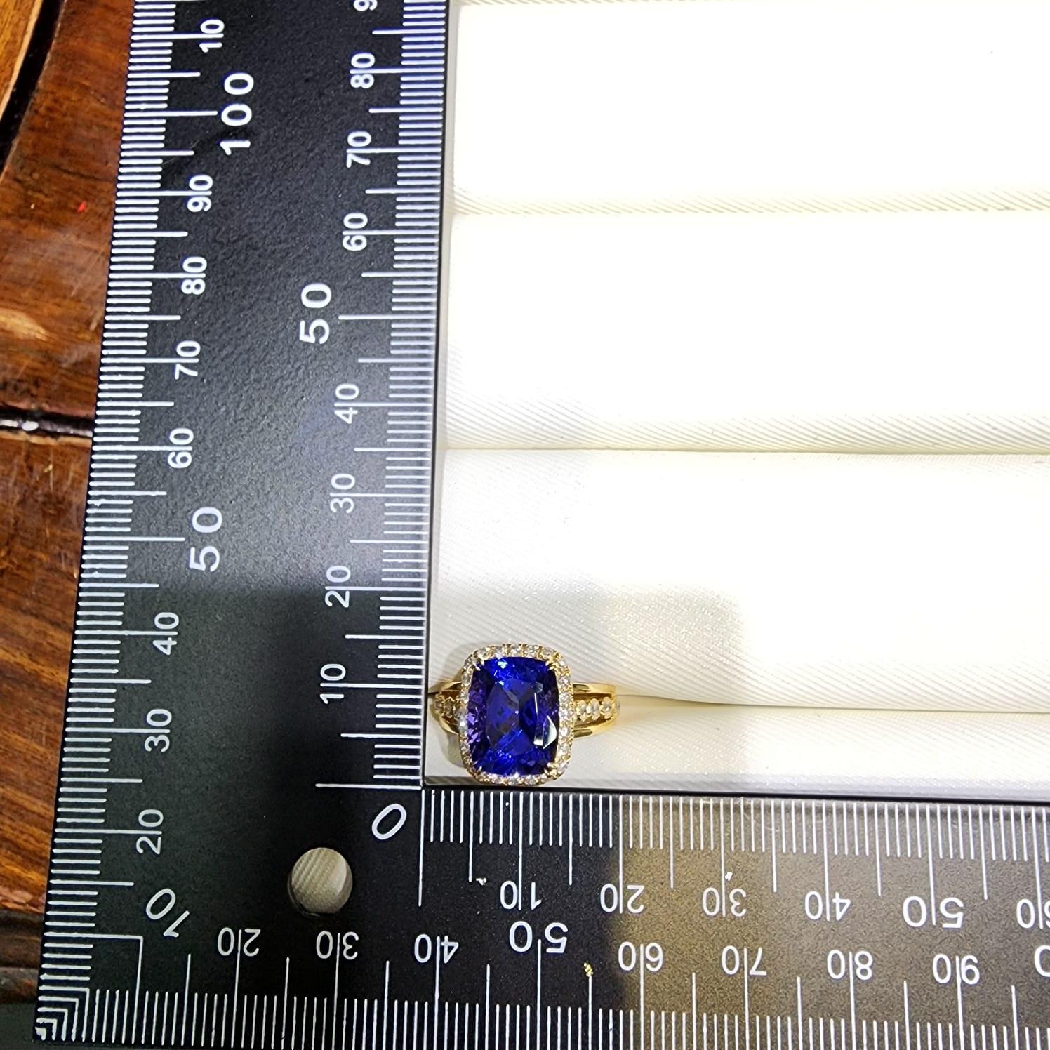 Cushion Cut IGI Certified 5.31 Carat Tanzanite Diamond Cocktail Ring in 18K Yellow Gold For Sale