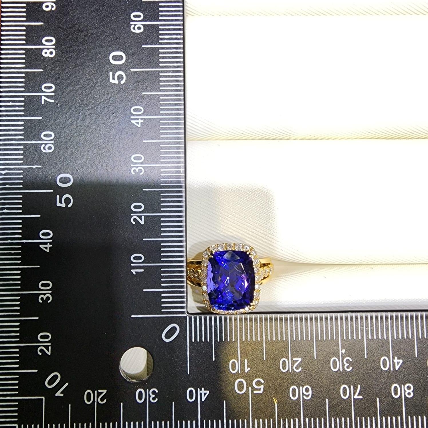 IGI Certified 5.31 Carat Tanzanite Diamond Cocktail Ring in 18K Yellow Gold For Sale 3