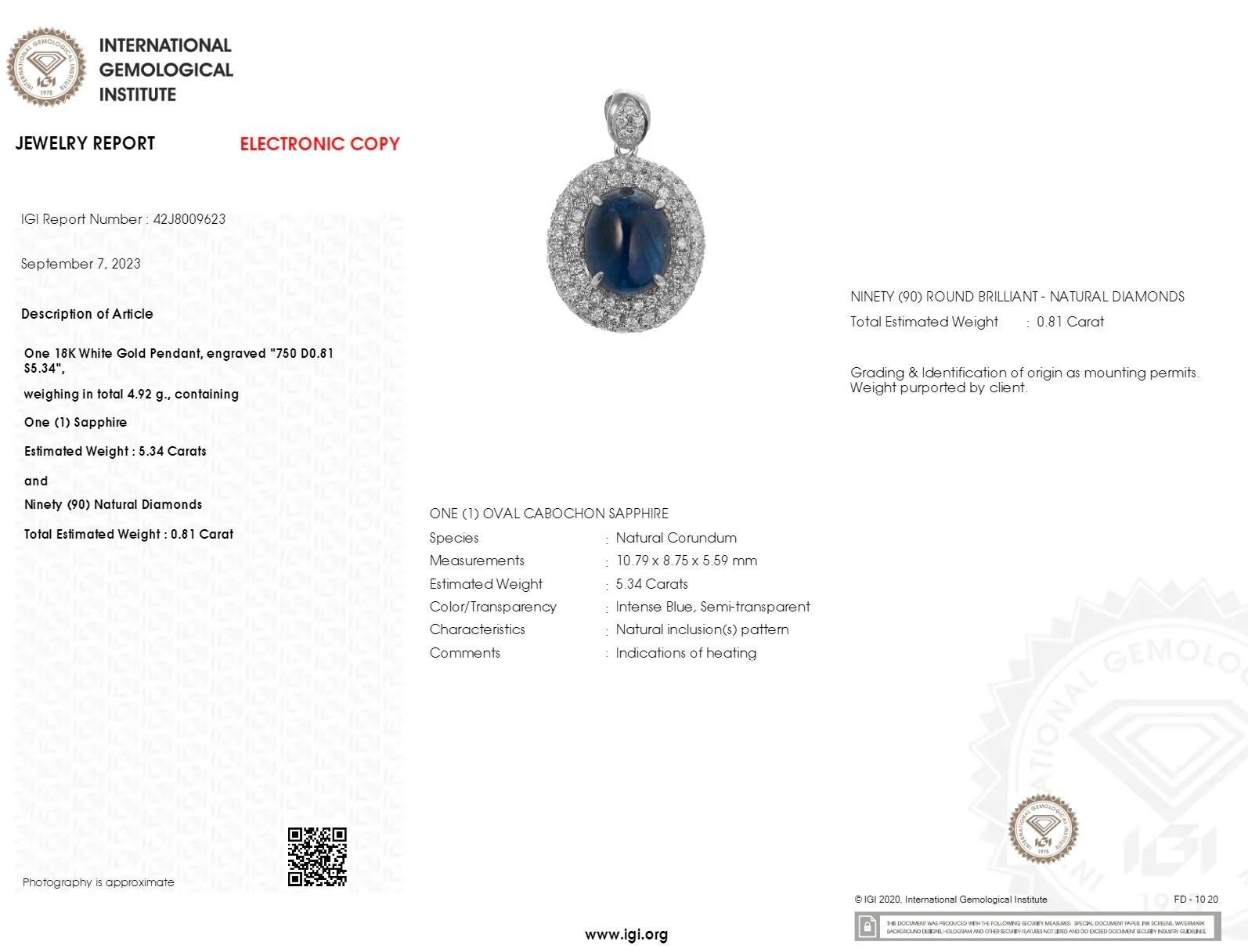 Lassen Sie sich von diesem außergewöhnlichen Anhänger mit einem 5,34 Karat schweren natürlichen Saphir verzaubern. Dieser Saphir ist nicht irgendein Saphir, sondern hat einen begehrten natürlichen intensiven blauen Farbton, eine tief gesättigte und