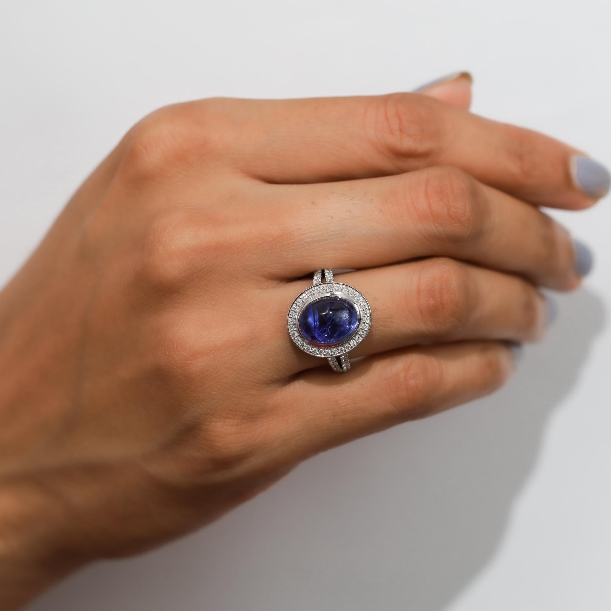 Anillo con halo de tanzanita y diamantes de talla oval natural de 5,51 ct con certificado IGI en venta 6