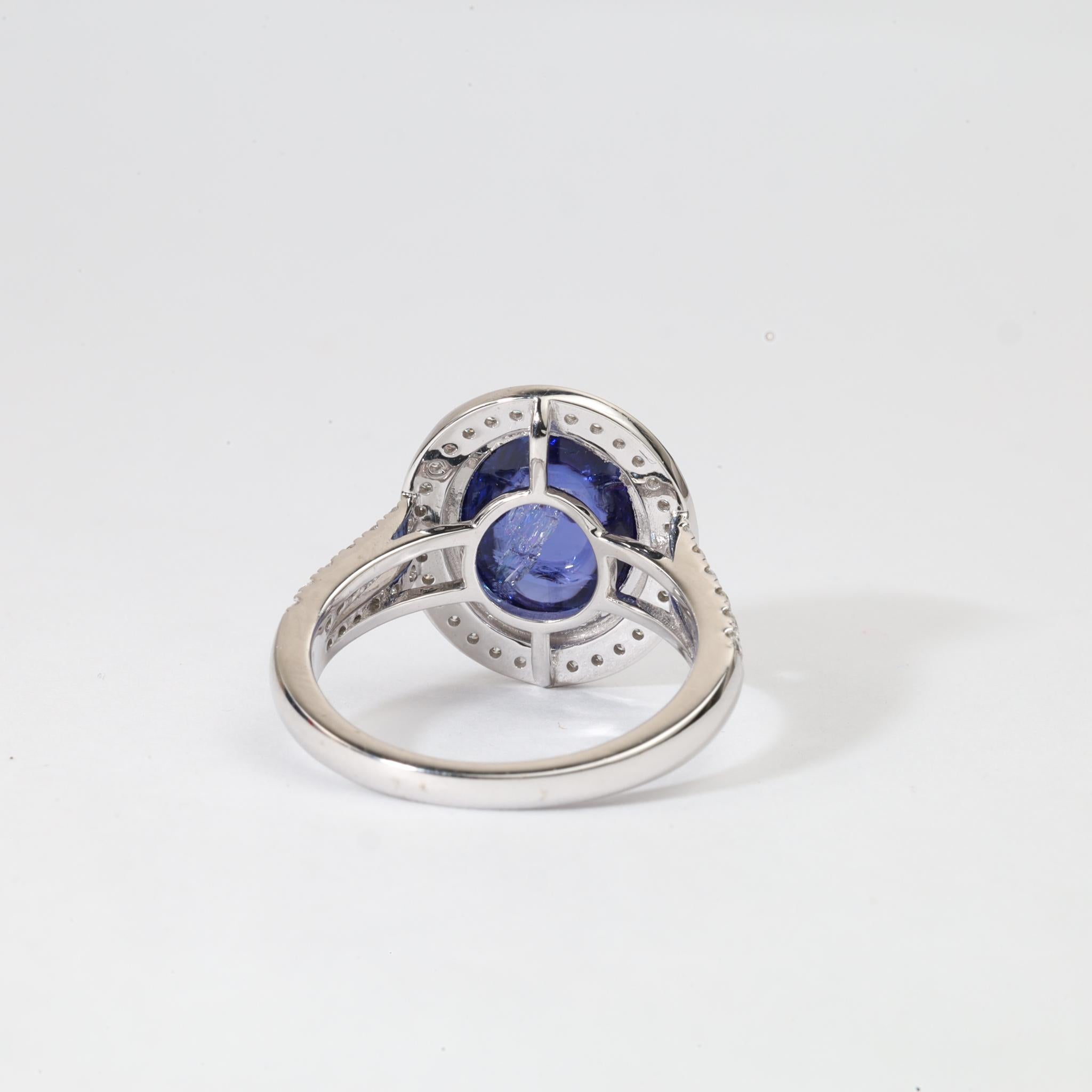 Anillo con halo de tanzanita y diamantes de talla oval natural de 5,51 ct con certificado IGI en Nuevo estado para la venta en Jaipur, RJ