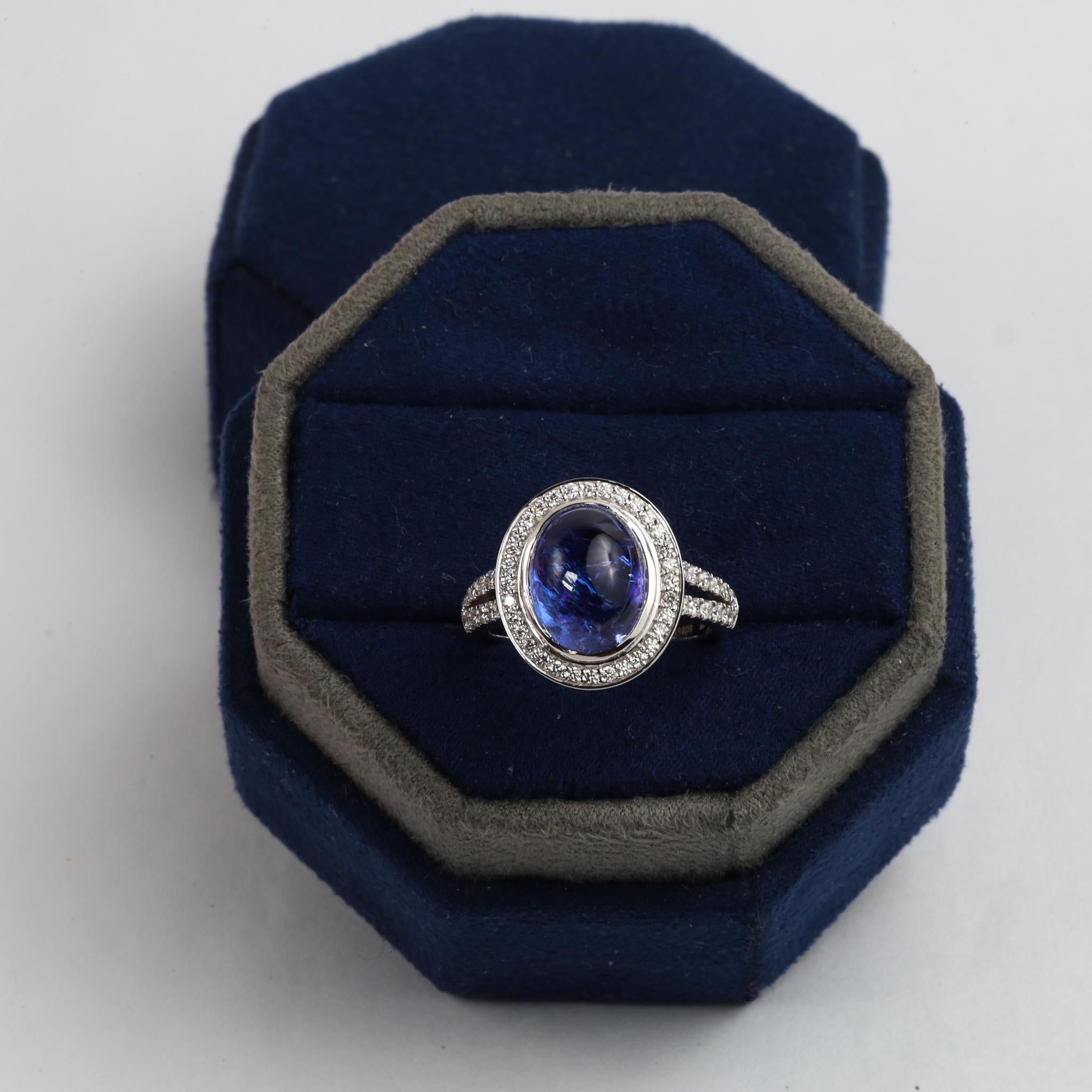 Anillo con halo de tanzanita y diamantes de talla oval natural de 5,51 ct con certificado IGI en venta 1