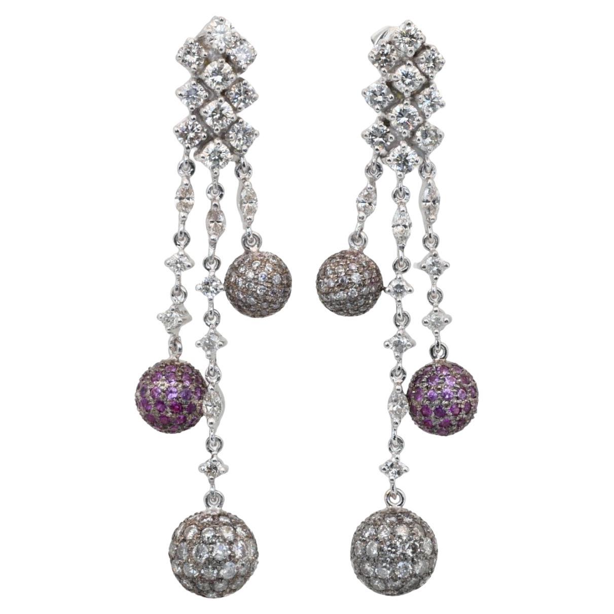 Boucles d
oreilles pendantes en or blanc 18 carats, saphir et diamants certifiés IGI 5,56ct en vente